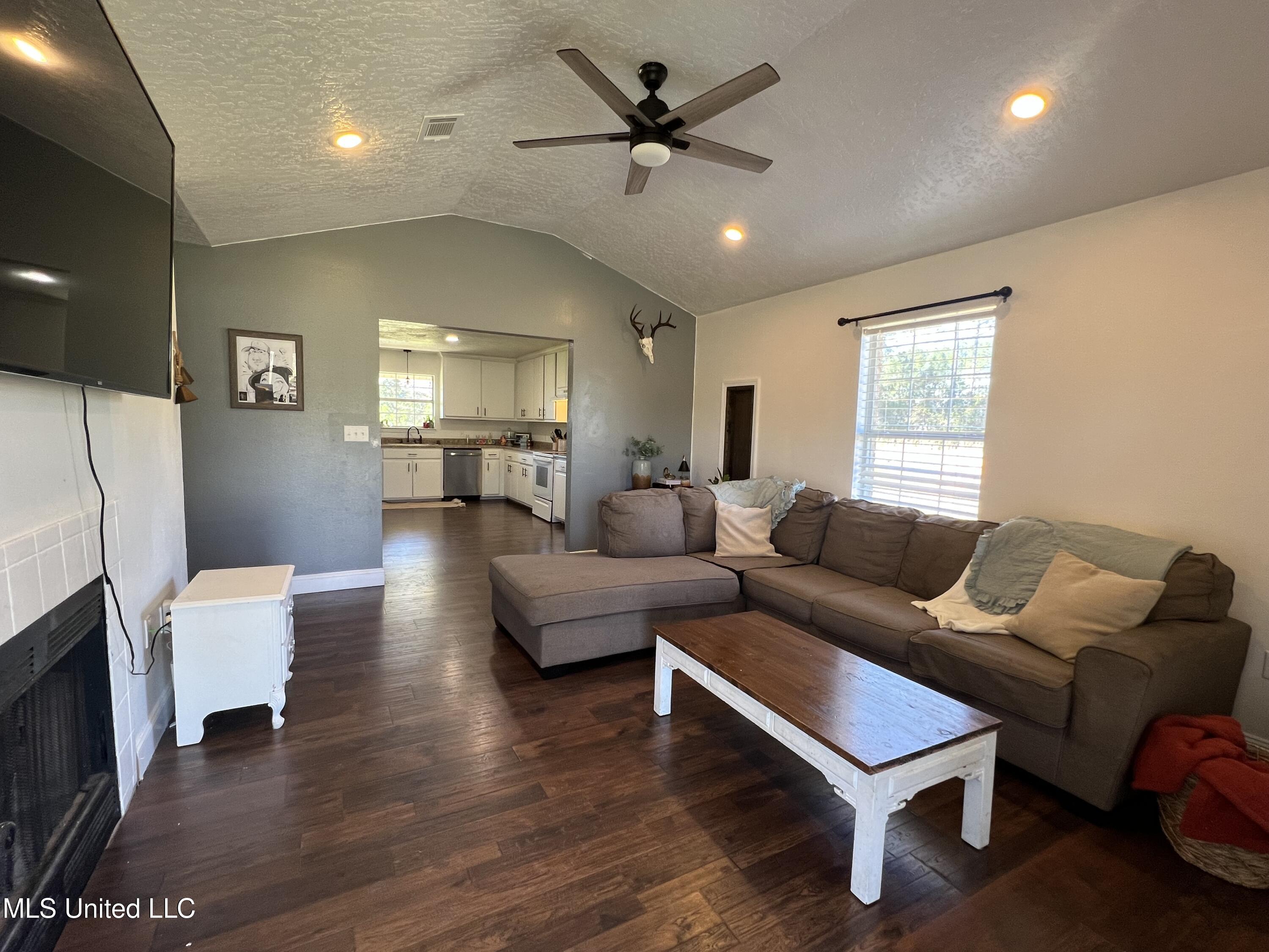 4400 Sammie Hearndon Road, Moss Point, Mississippi image 12
