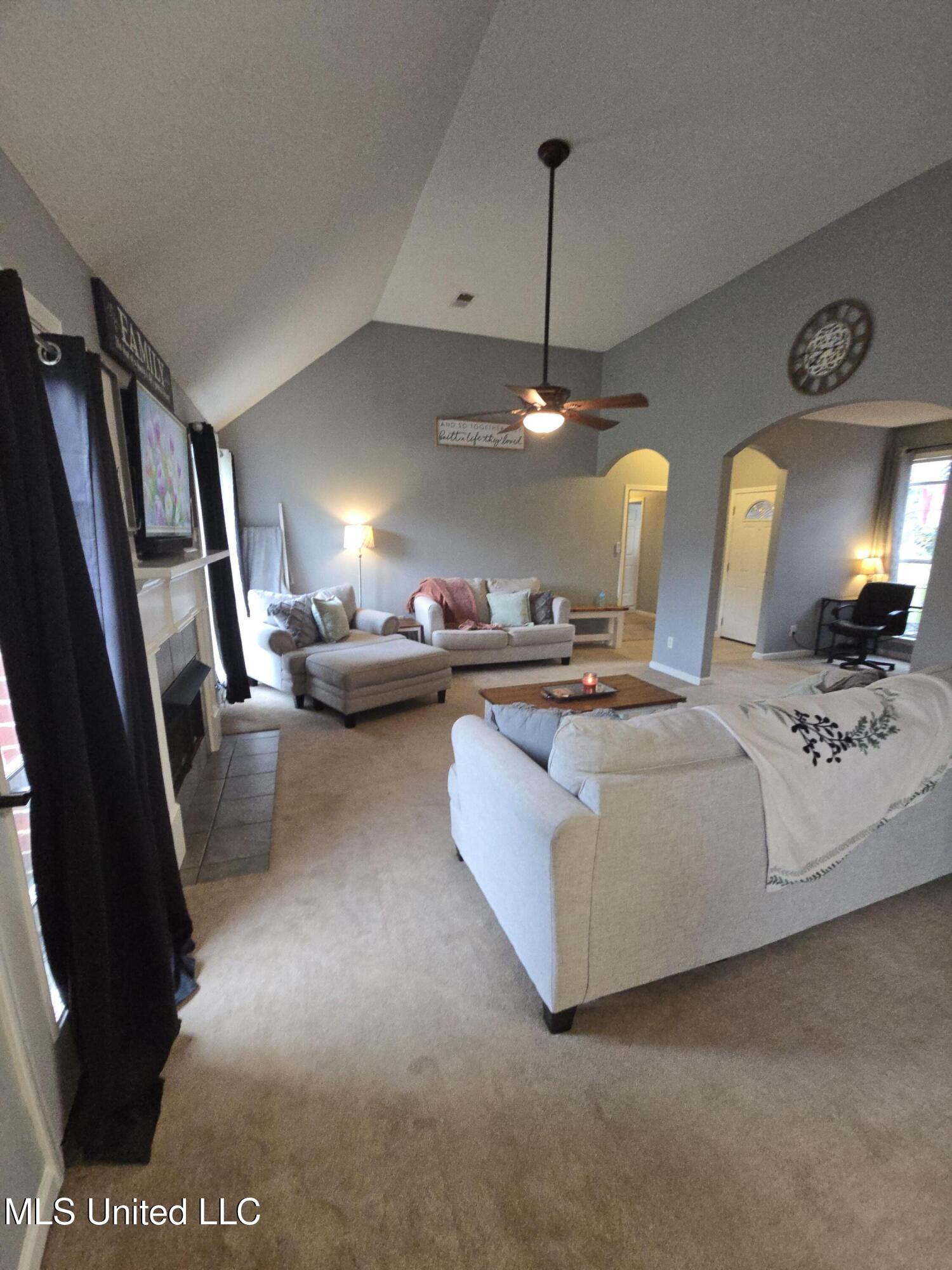 10708 Wyckford Drive Drive, Olive Branch, Mississippi image 8