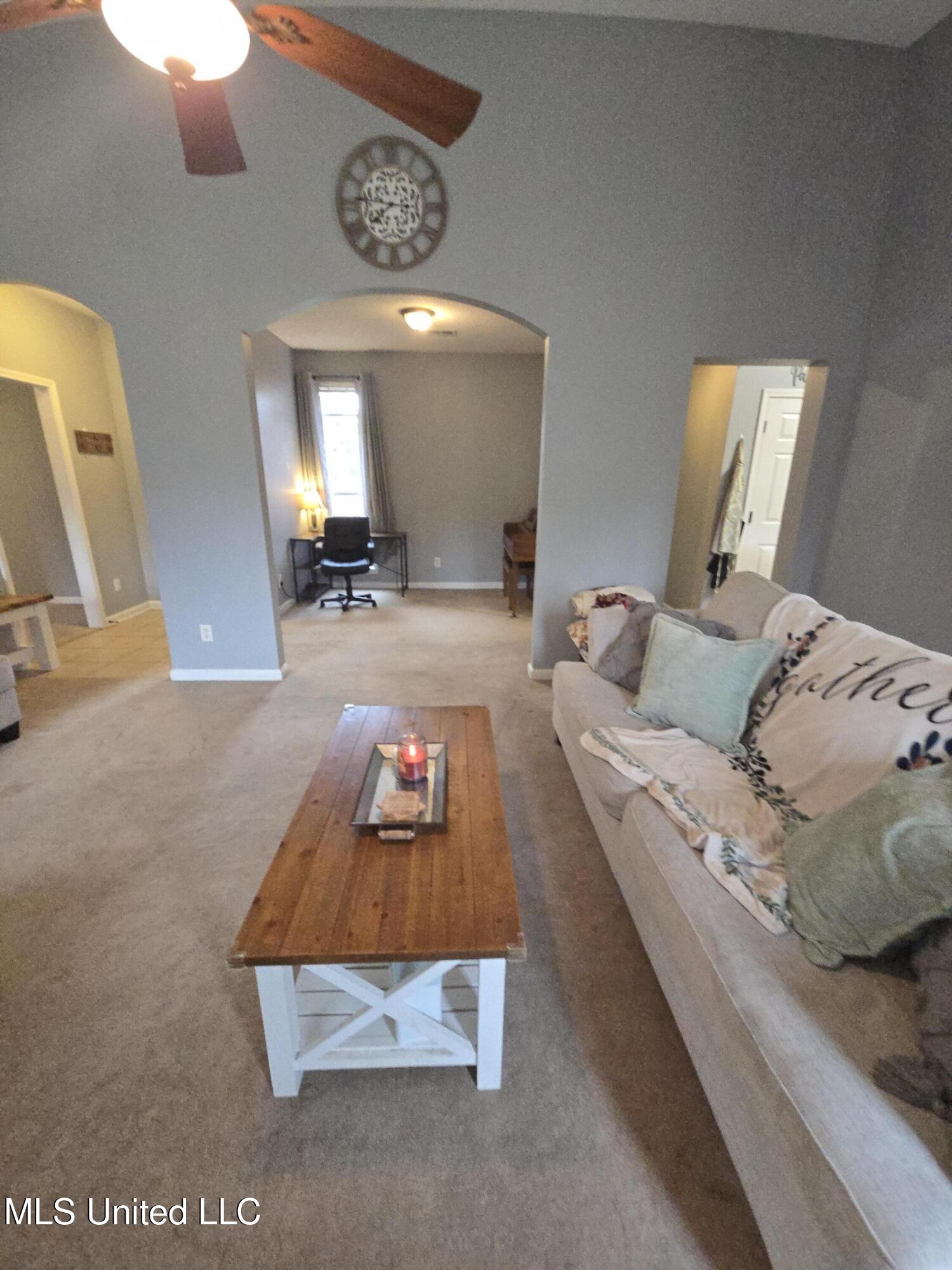 10708 Wyckford Drive Drive, Olive Branch, Mississippi image 7