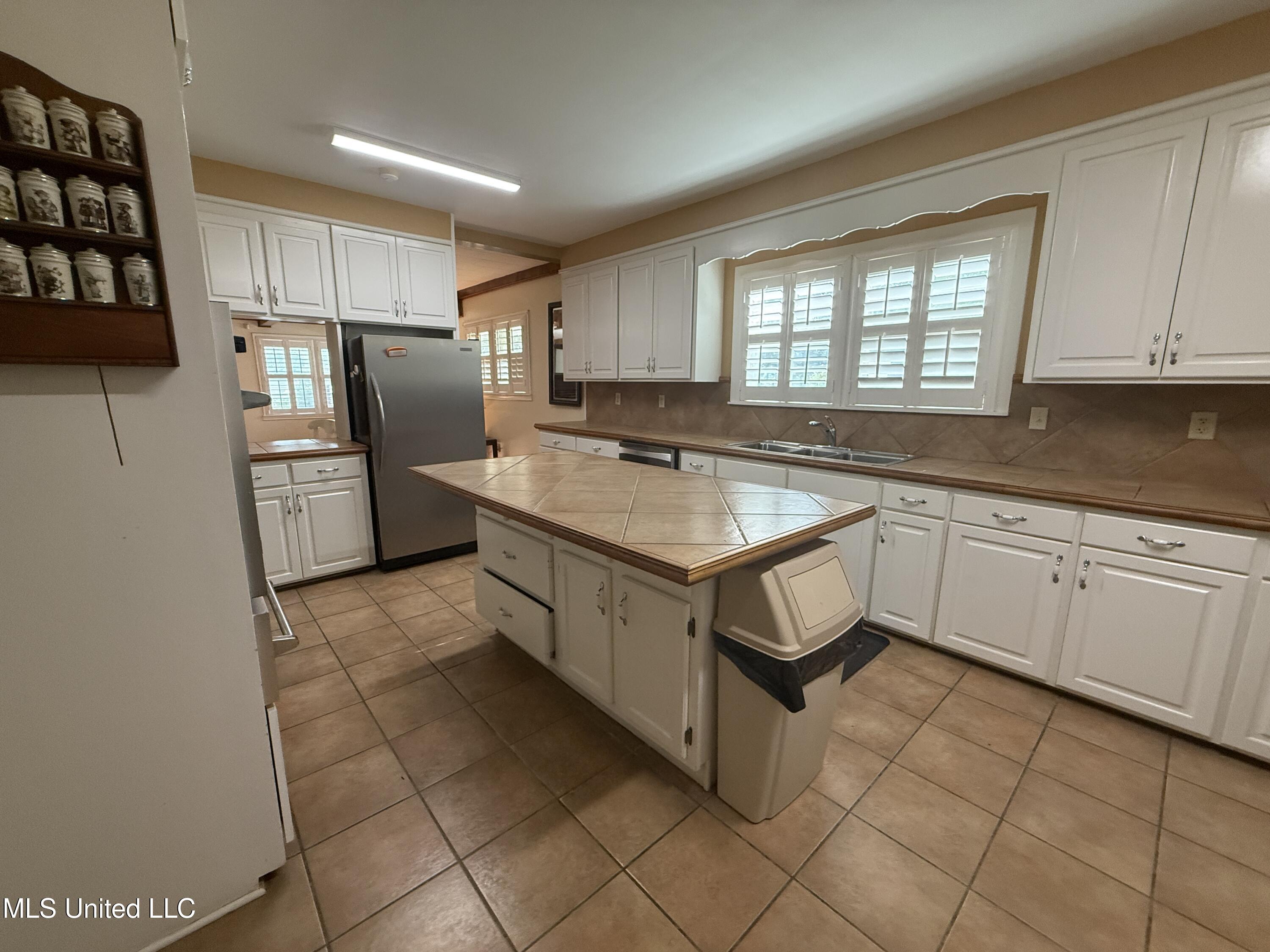1303 River Road, Greenwood, Mississippi image 9