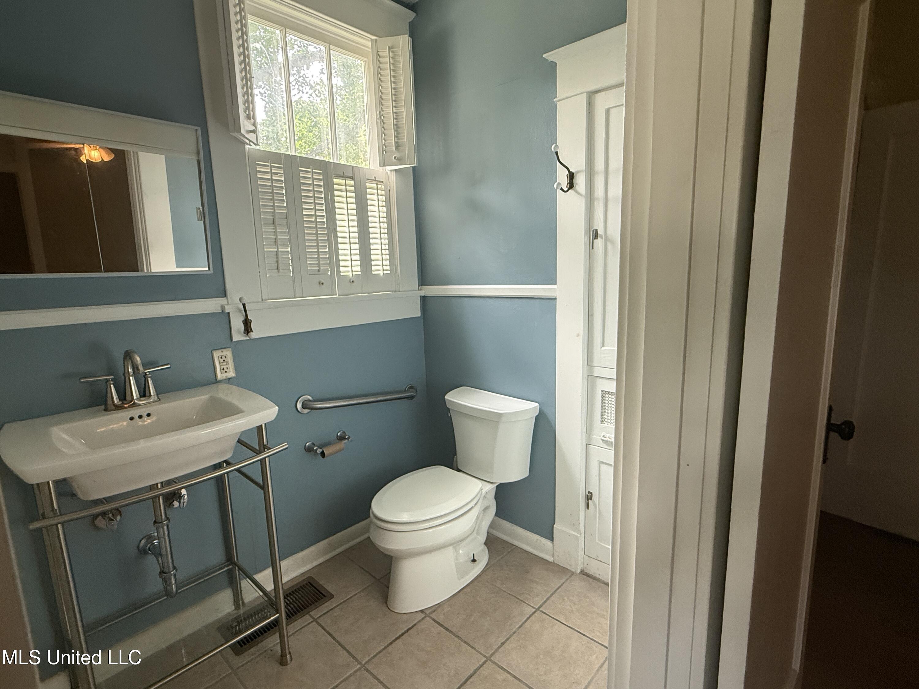 1303 River Road, Greenwood, Mississippi image 14