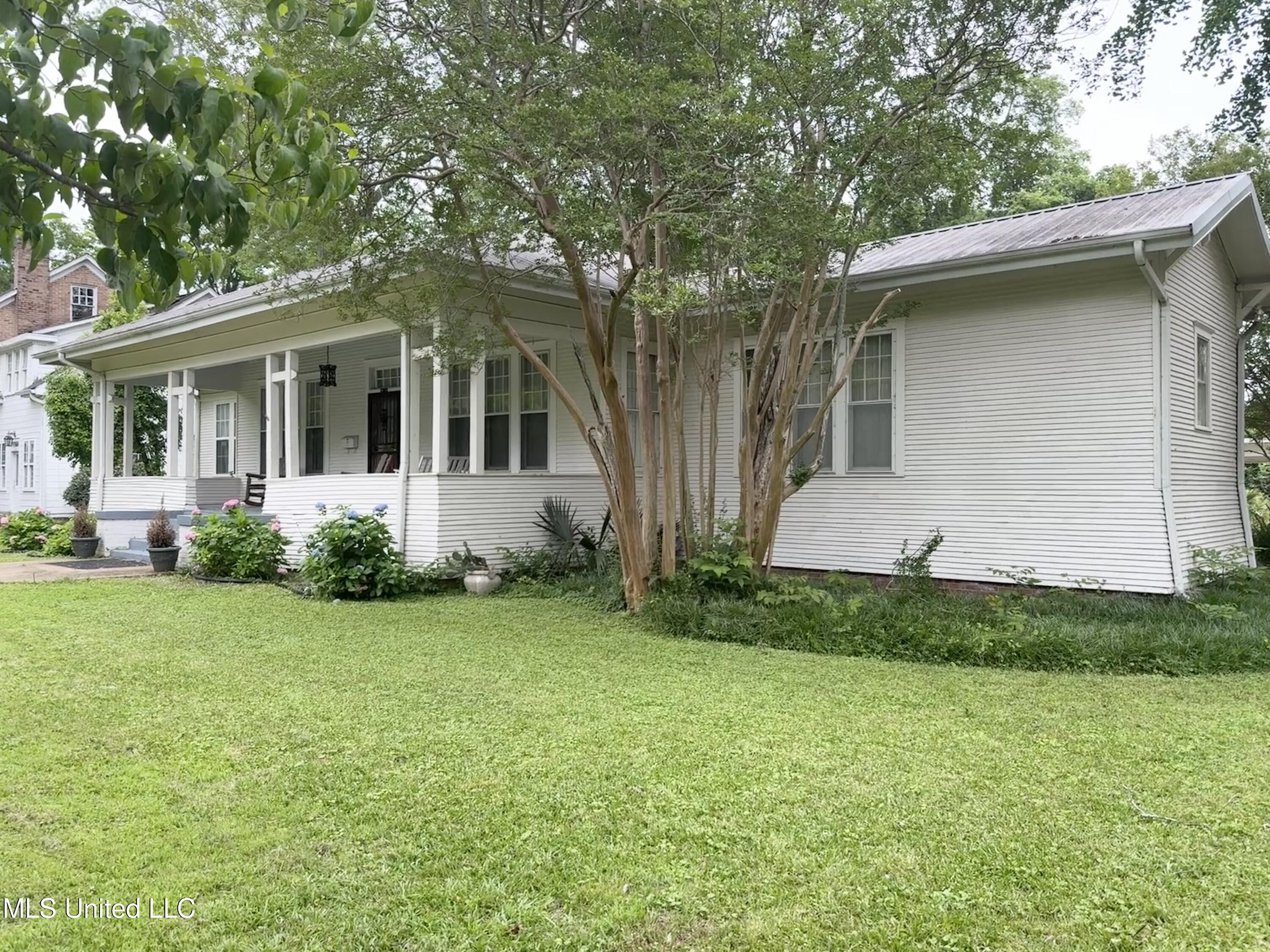 1303 River Road, Greenwood, Mississippi image 1