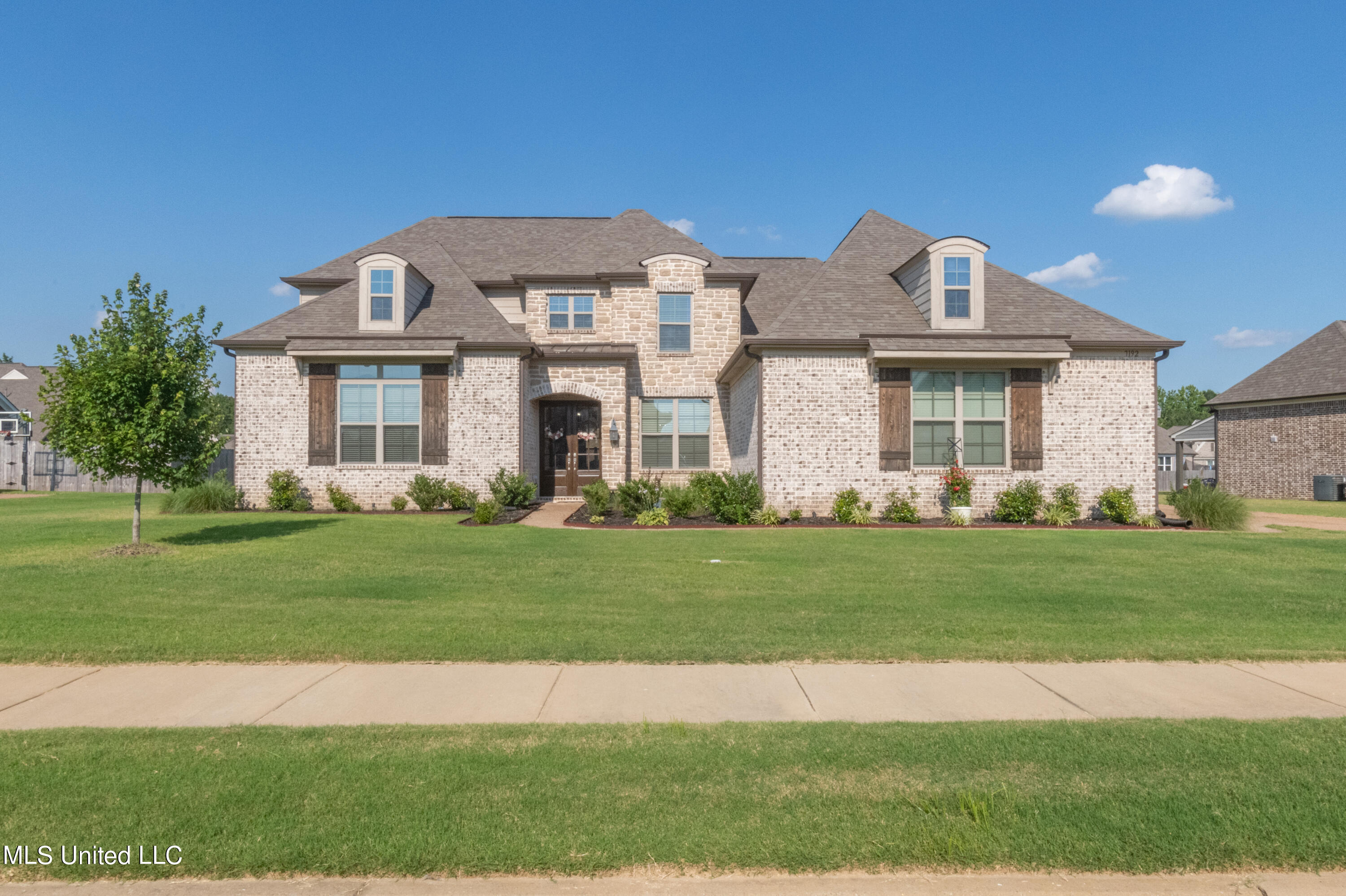 7192 E Harrier Drive, Olive Branch, Mississippi image 1