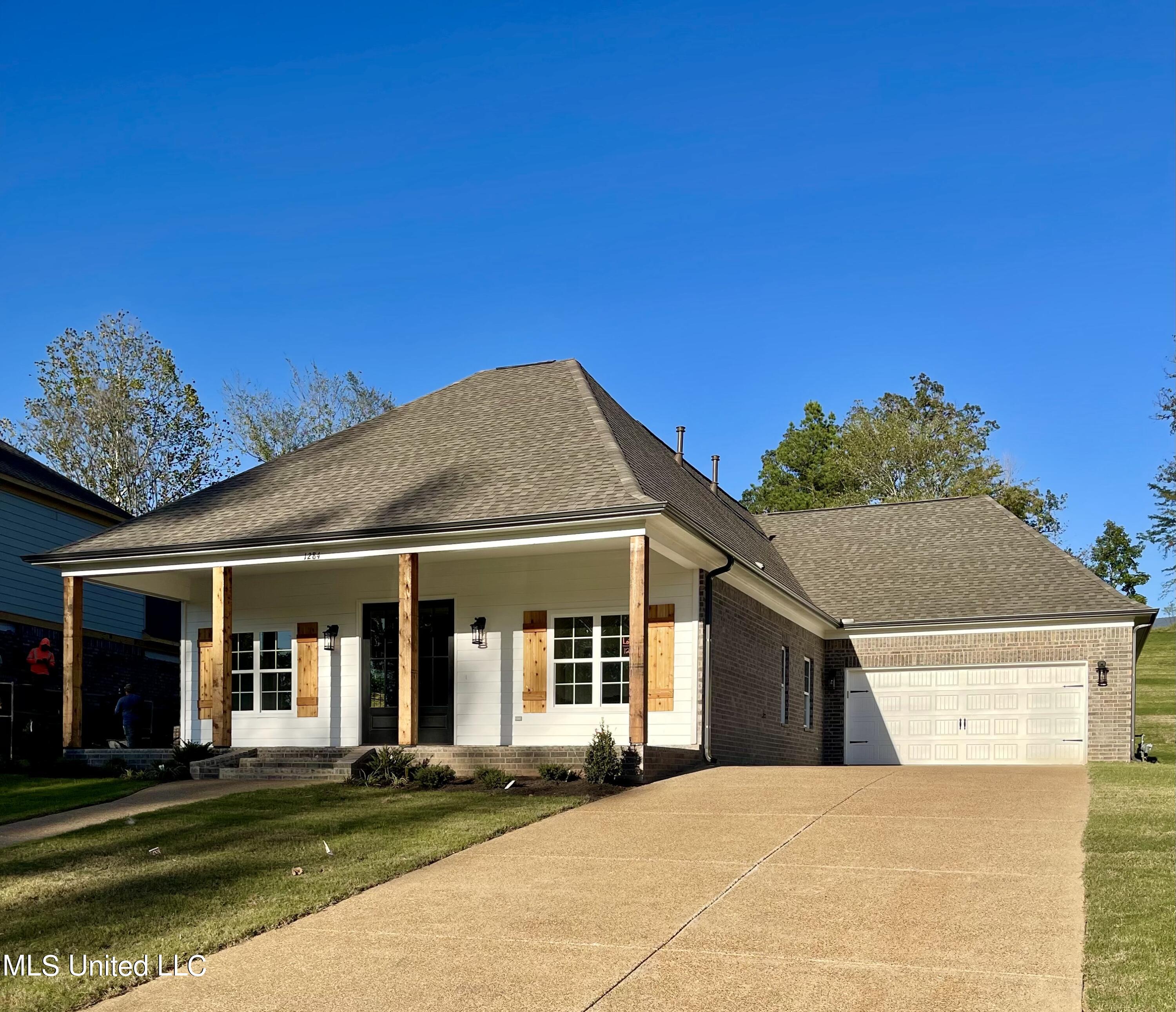 1284 Creekside Lane, Hernando, Mississippi image 1