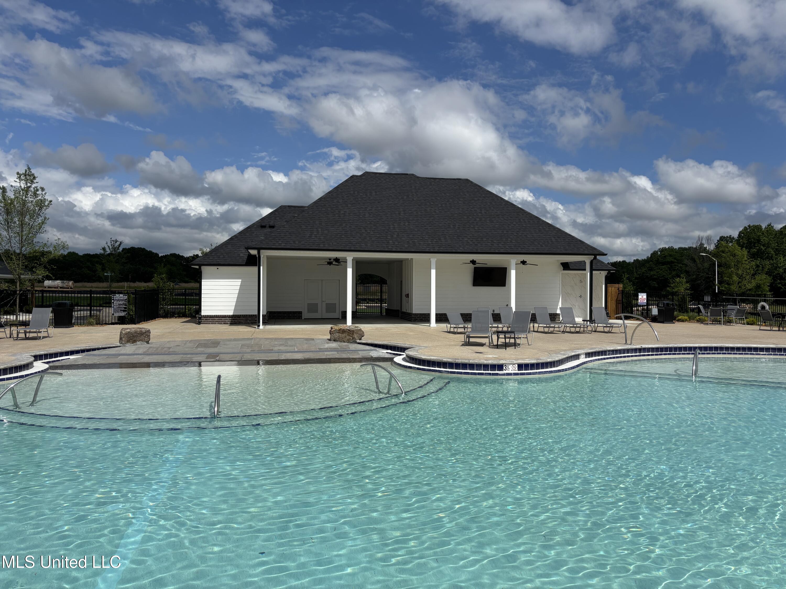 8321 Gum Pond Drive, Olive Branch, Mississippi image 6