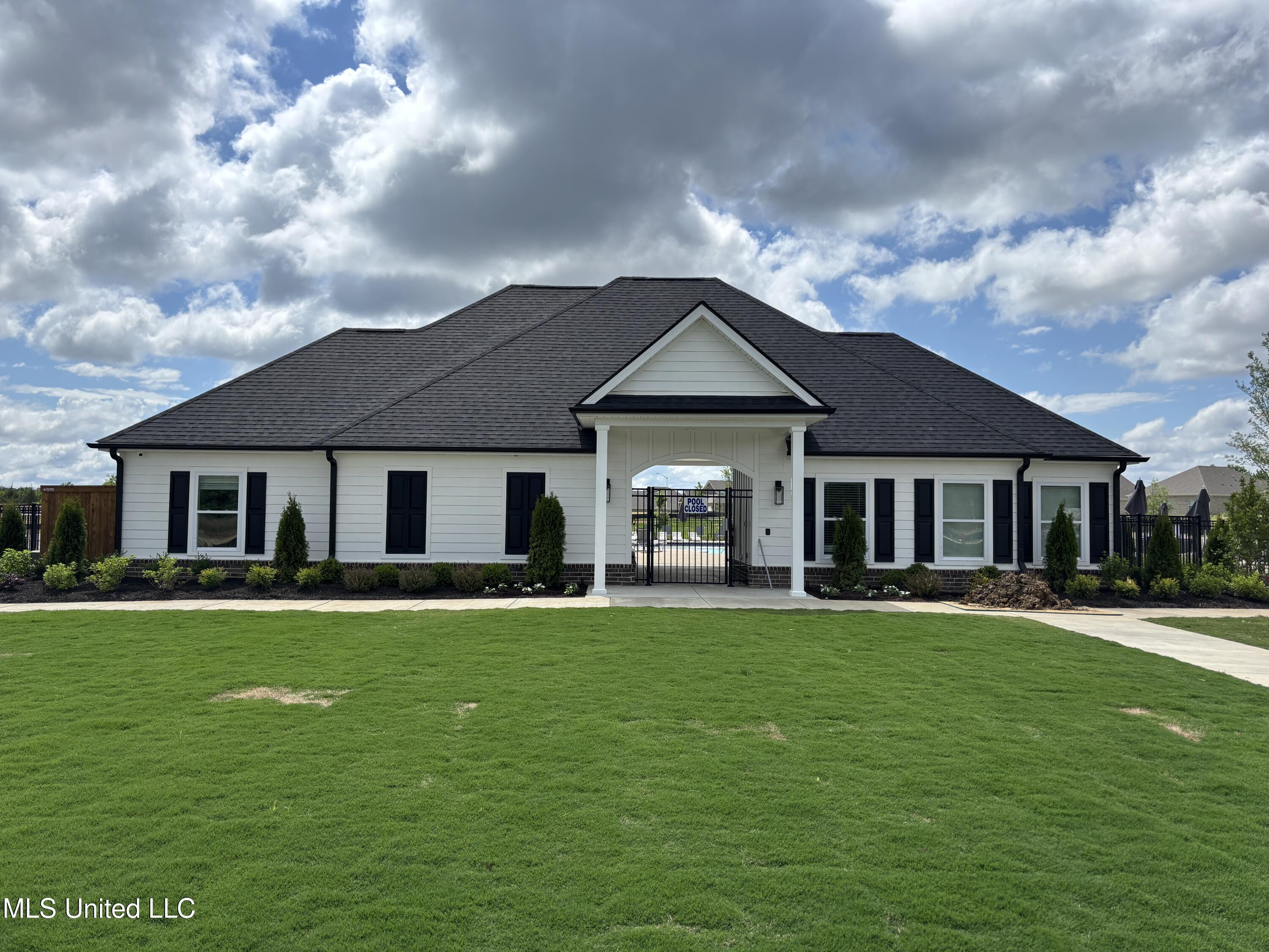 8321 Gum Pond Drive, Olive Branch, Mississippi image 2
