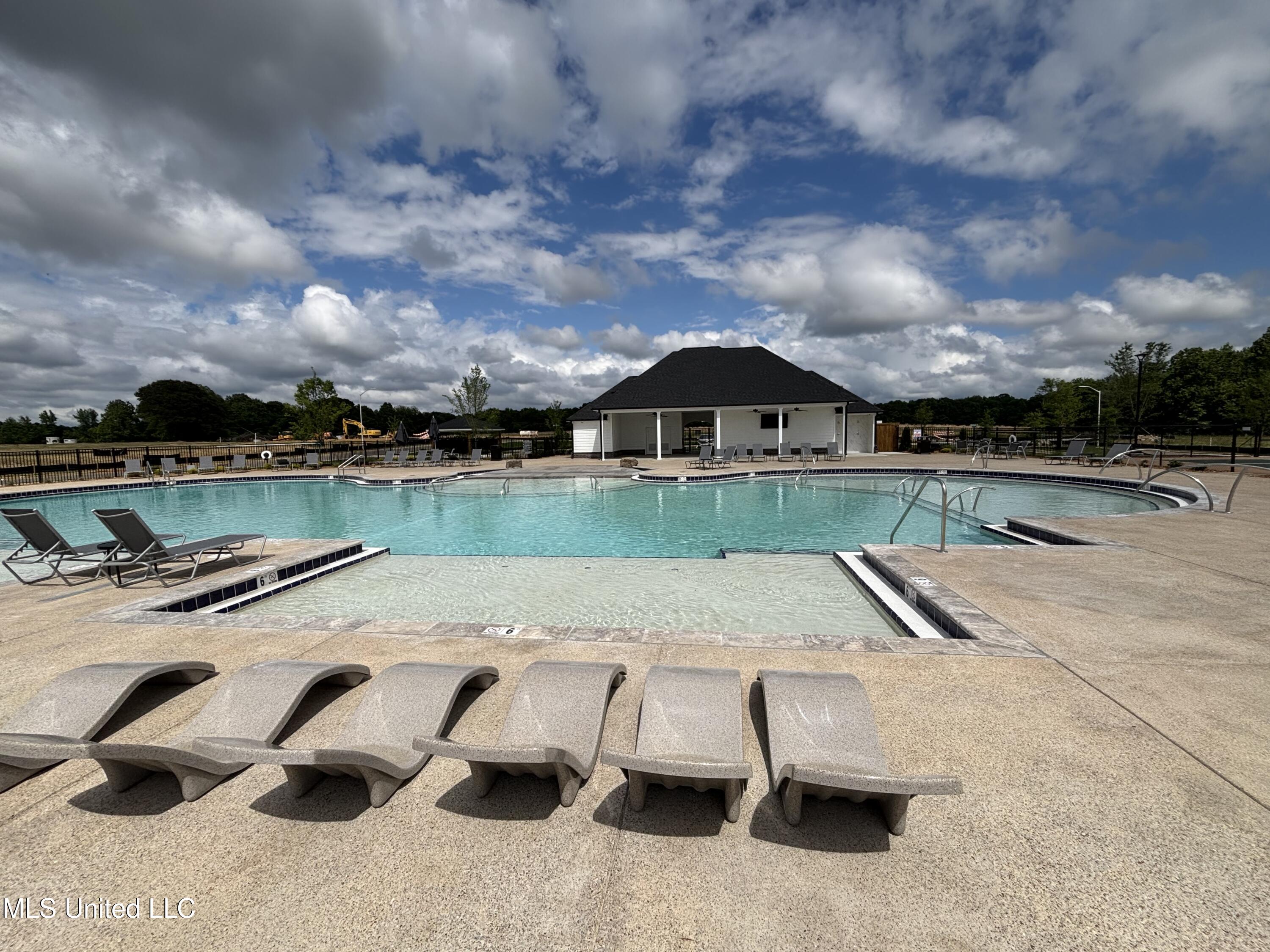 8321 Gum Pond Drive, Olive Branch, Mississippi image 5