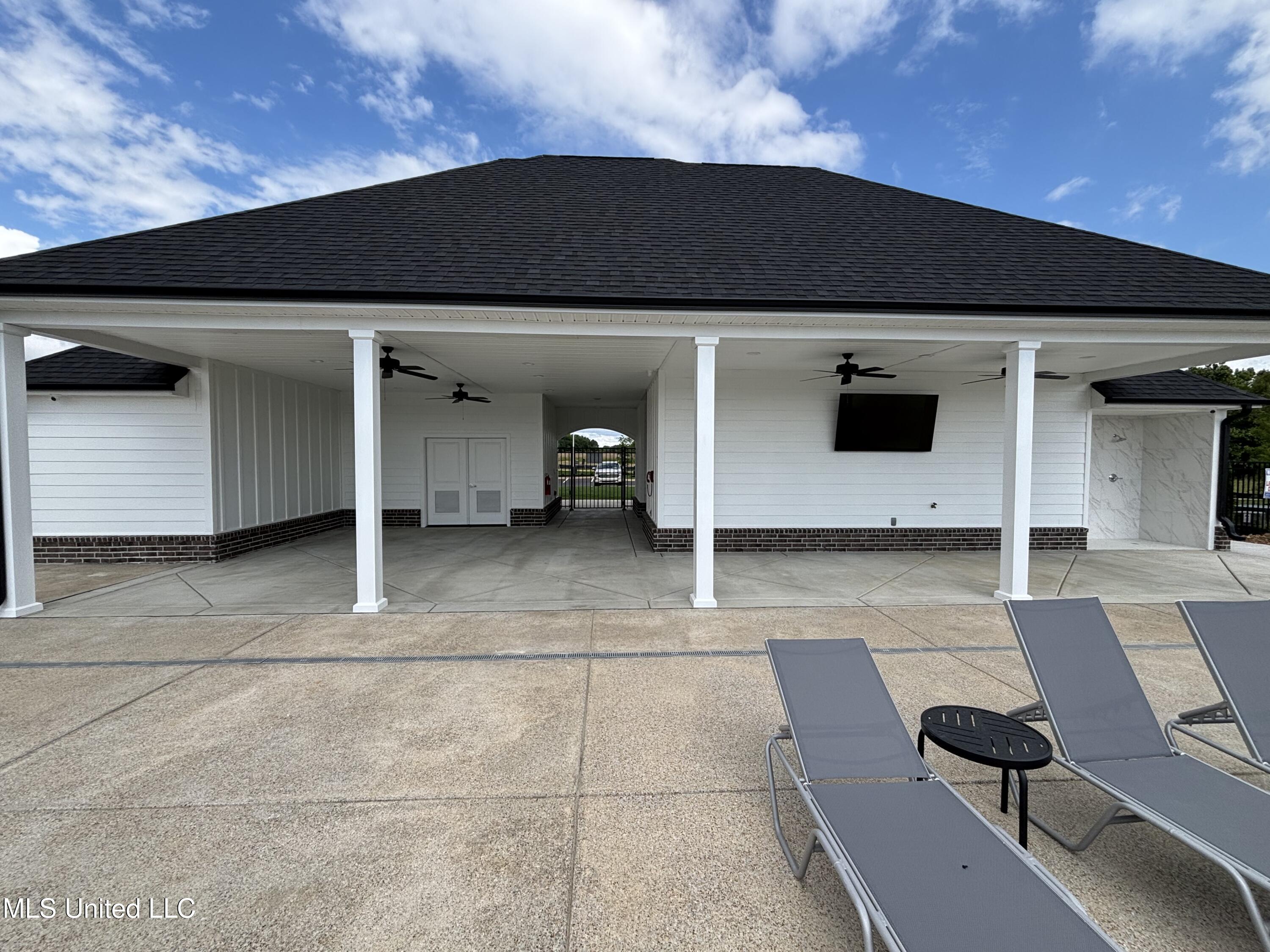 8321 Gum Pond Drive, Olive Branch, Mississippi image 3