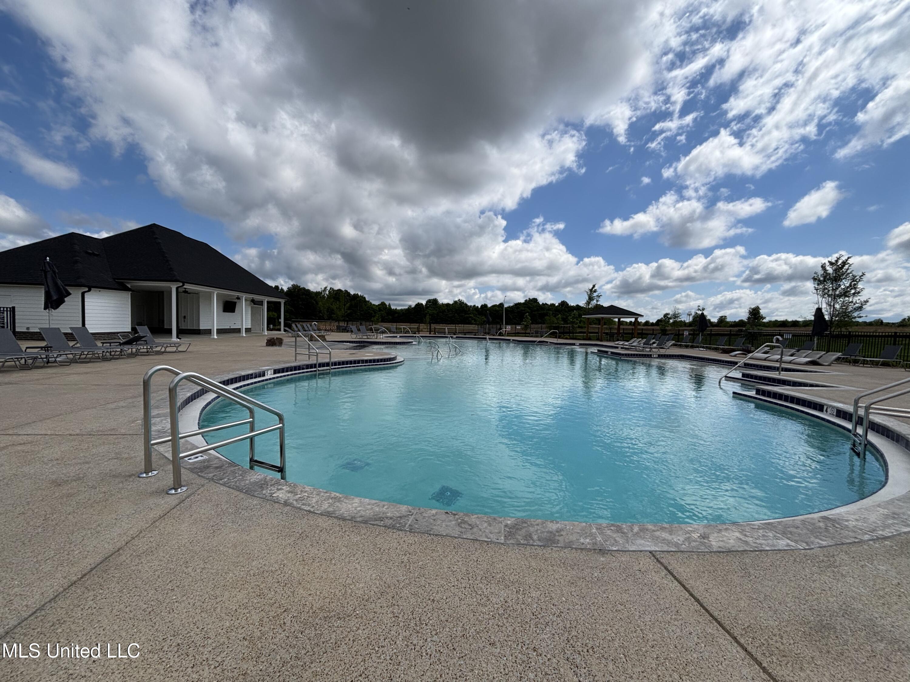 8321 Gum Pond Drive, Olive Branch, Mississippi image 7