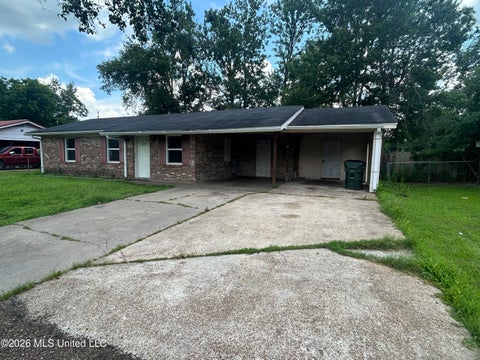 Homes For Sale - 209 Rising Sun Circle<br/> Greenwood, MS 38930
