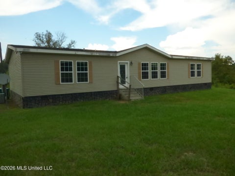 Mobile Home For Sale - 5061 E Highway 98<br/> McComb, MS 39648