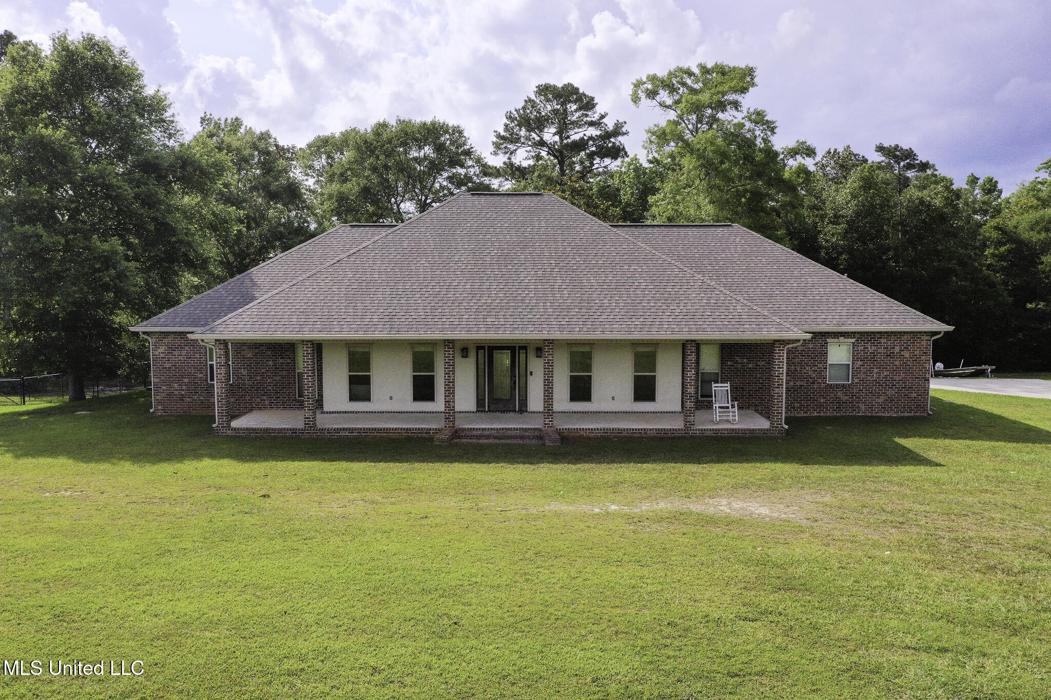 8185 Ridgewood Drive, Kiln, Mississippi image 1