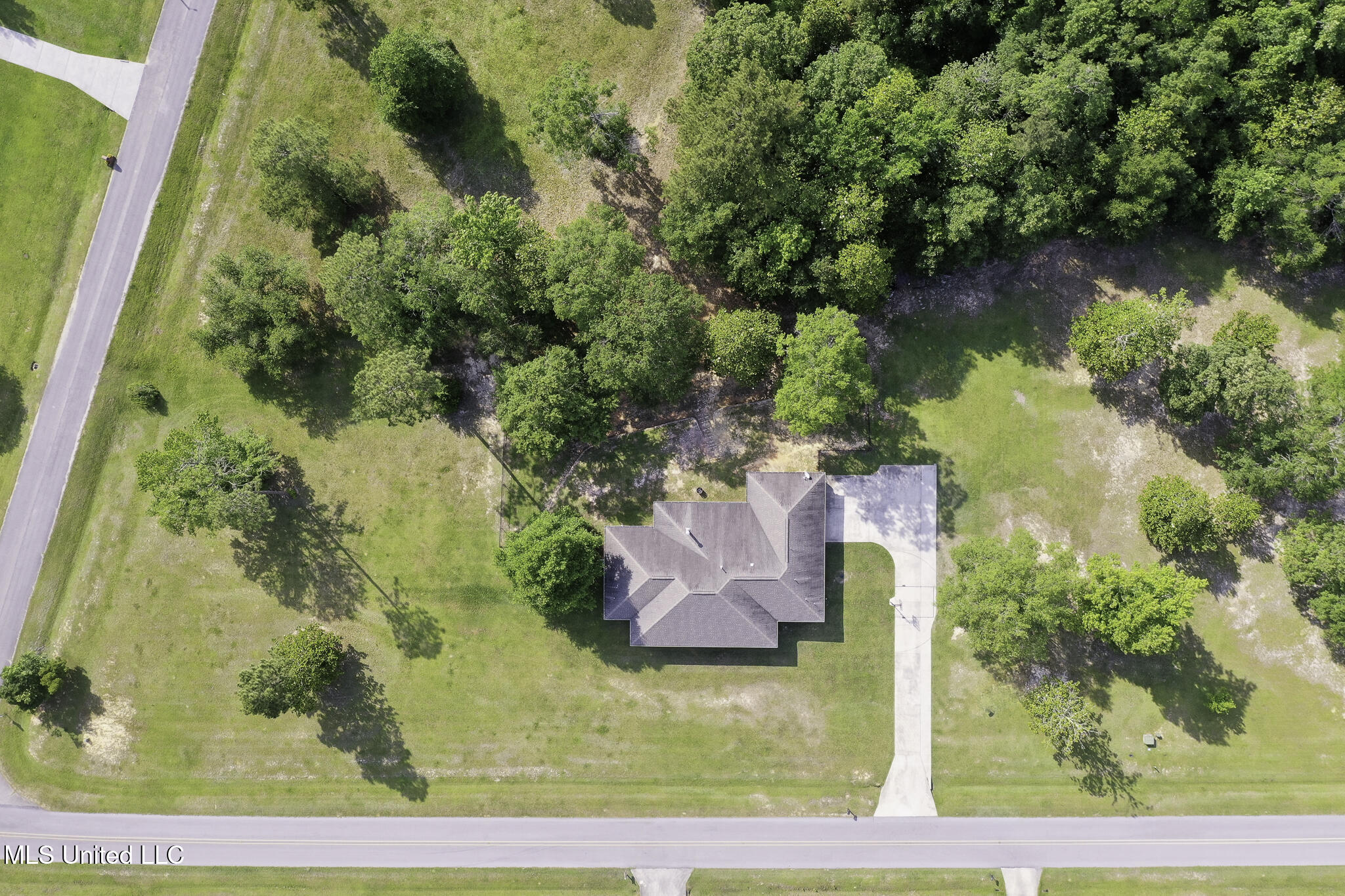8185 Ridgewood Drive, Kiln, Mississippi image 4