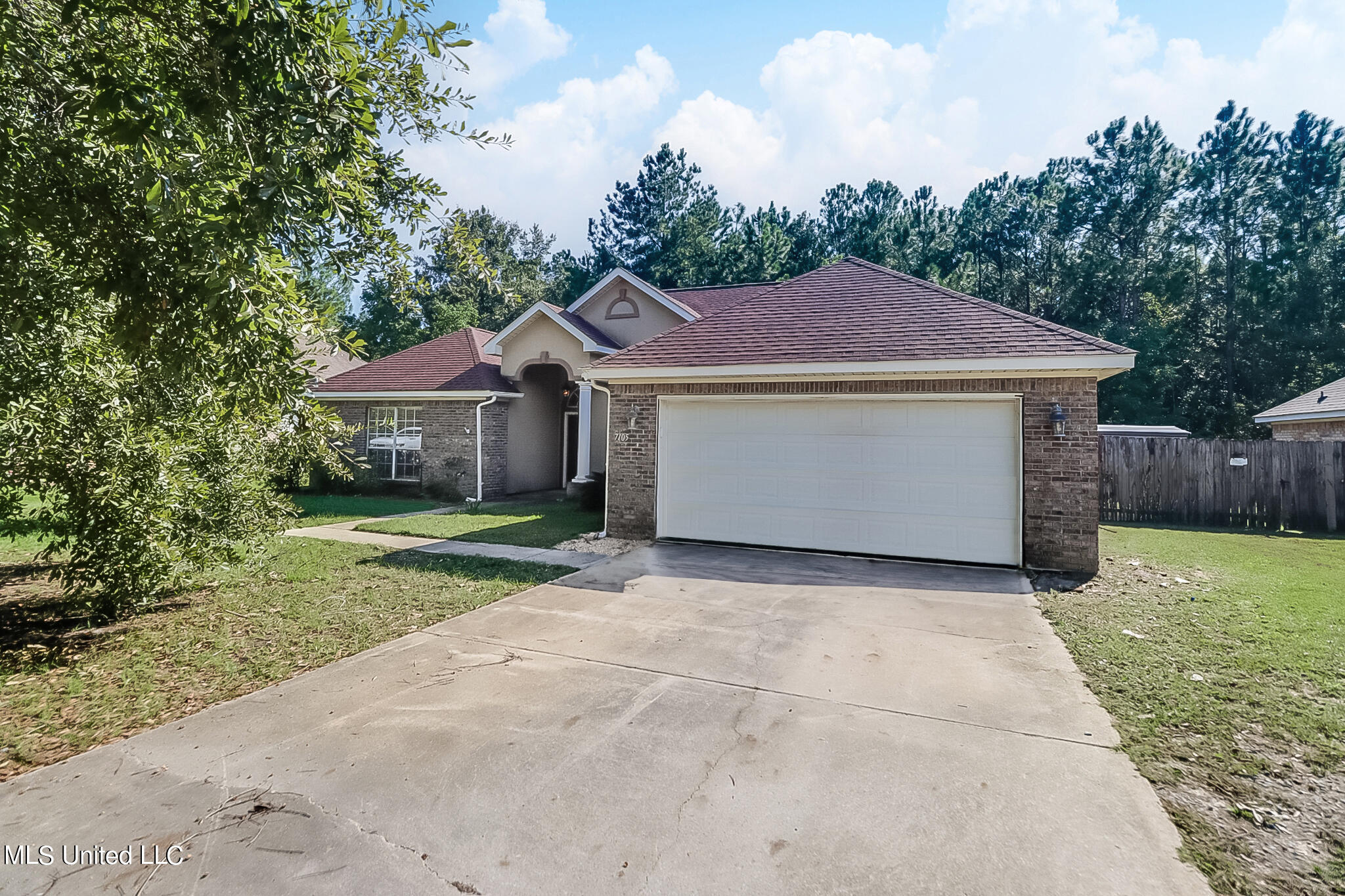 7105 Pinehurst Drive, Ocean Springs, Mississippi image 1