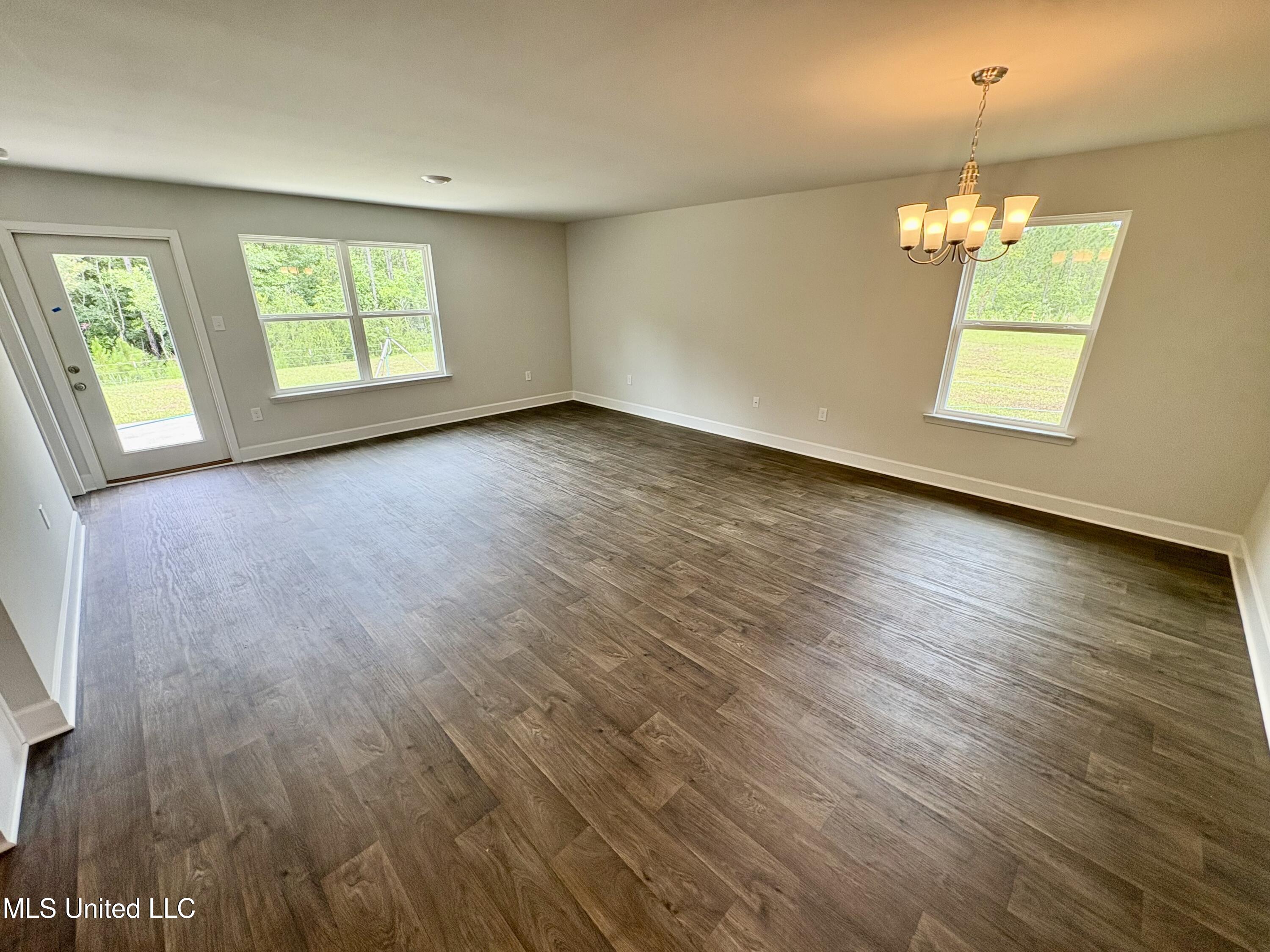 18042 Tiffany Renee Drive, Gulfport, Mississippi image 4