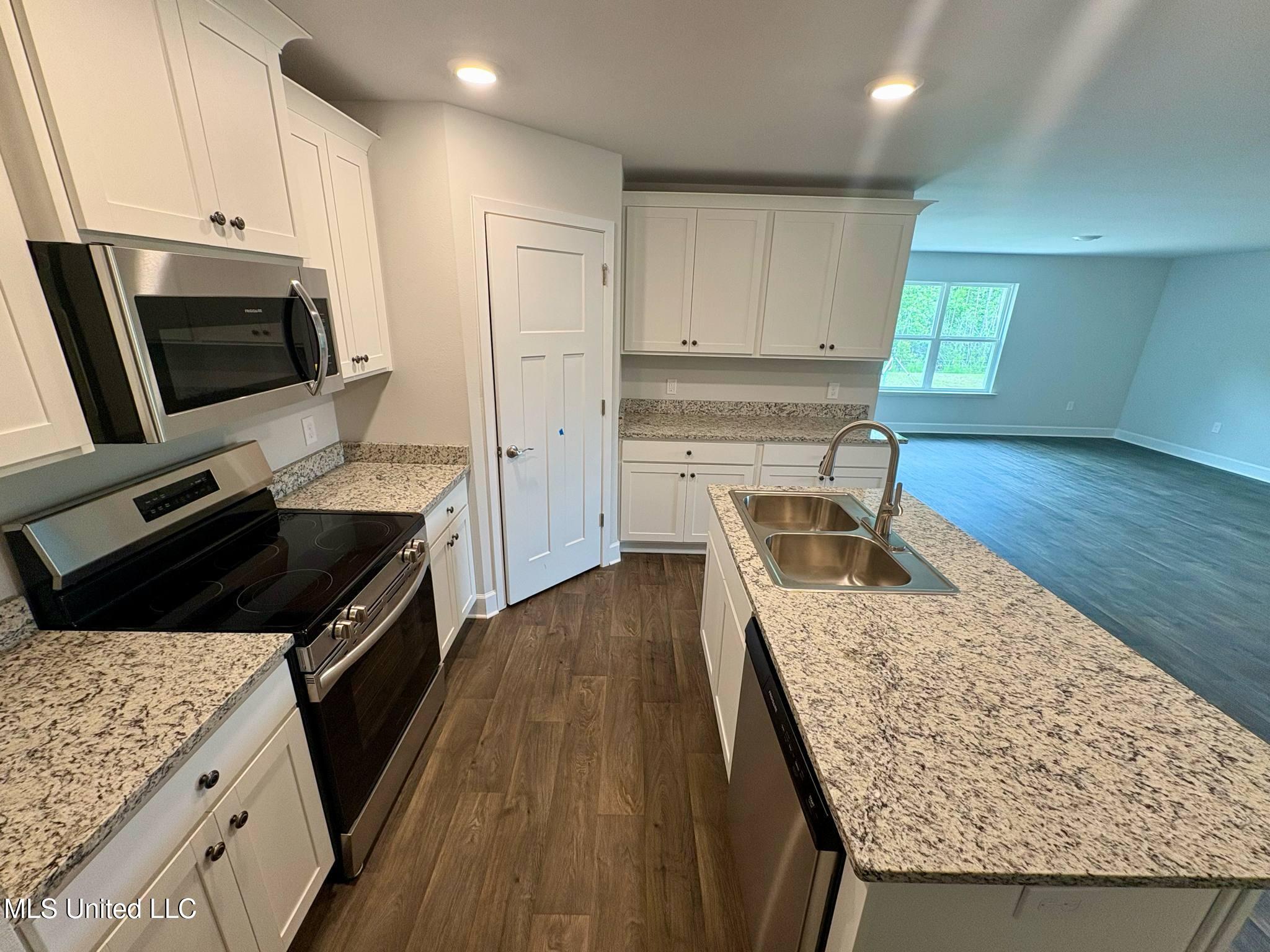 18042 Tiffany Renee Drive, Gulfport, Mississippi image 9