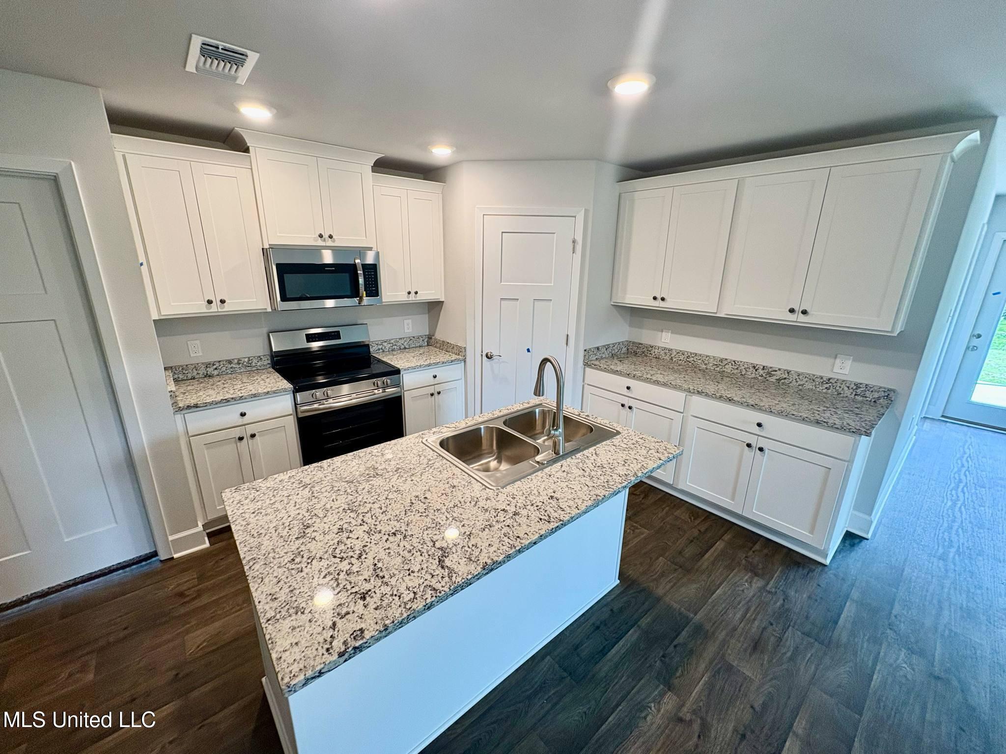 18042 Tiffany Renee Drive, Gulfport, Mississippi image 6