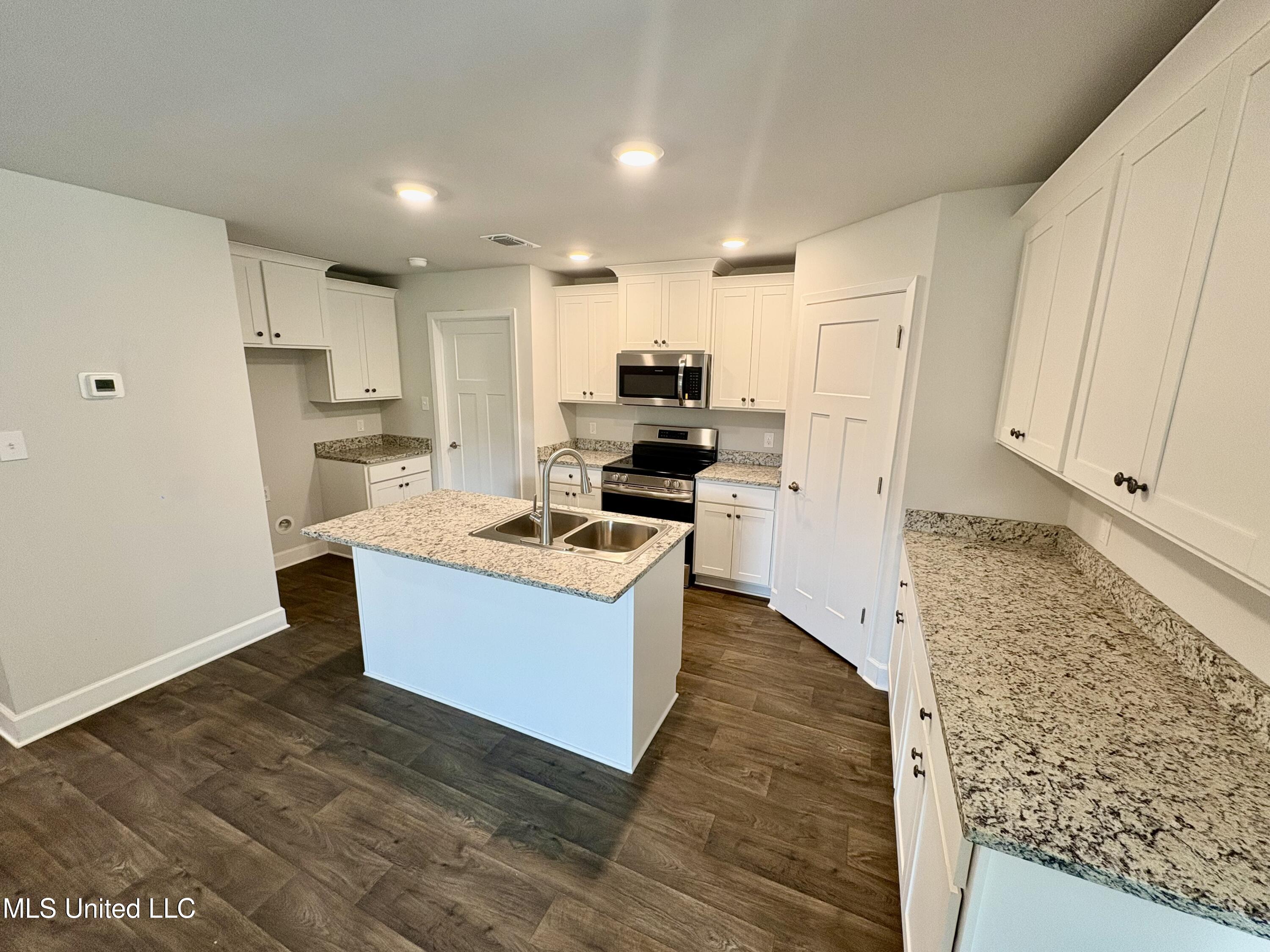 18042 Tiffany Renee Drive, Gulfport, Mississippi image 3