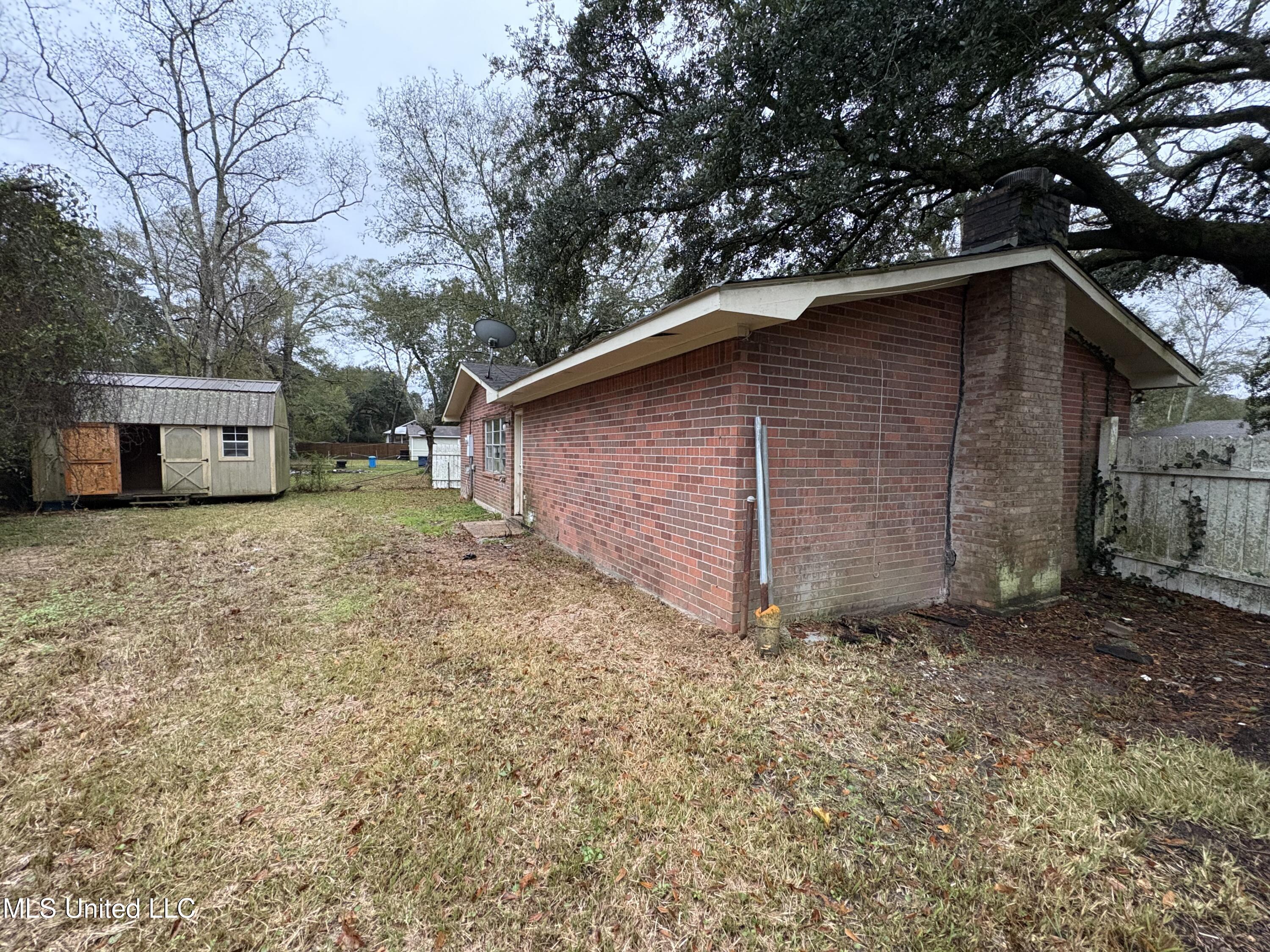 10016 Oakwood Park Drive, Moss Point, Mississippi image 2