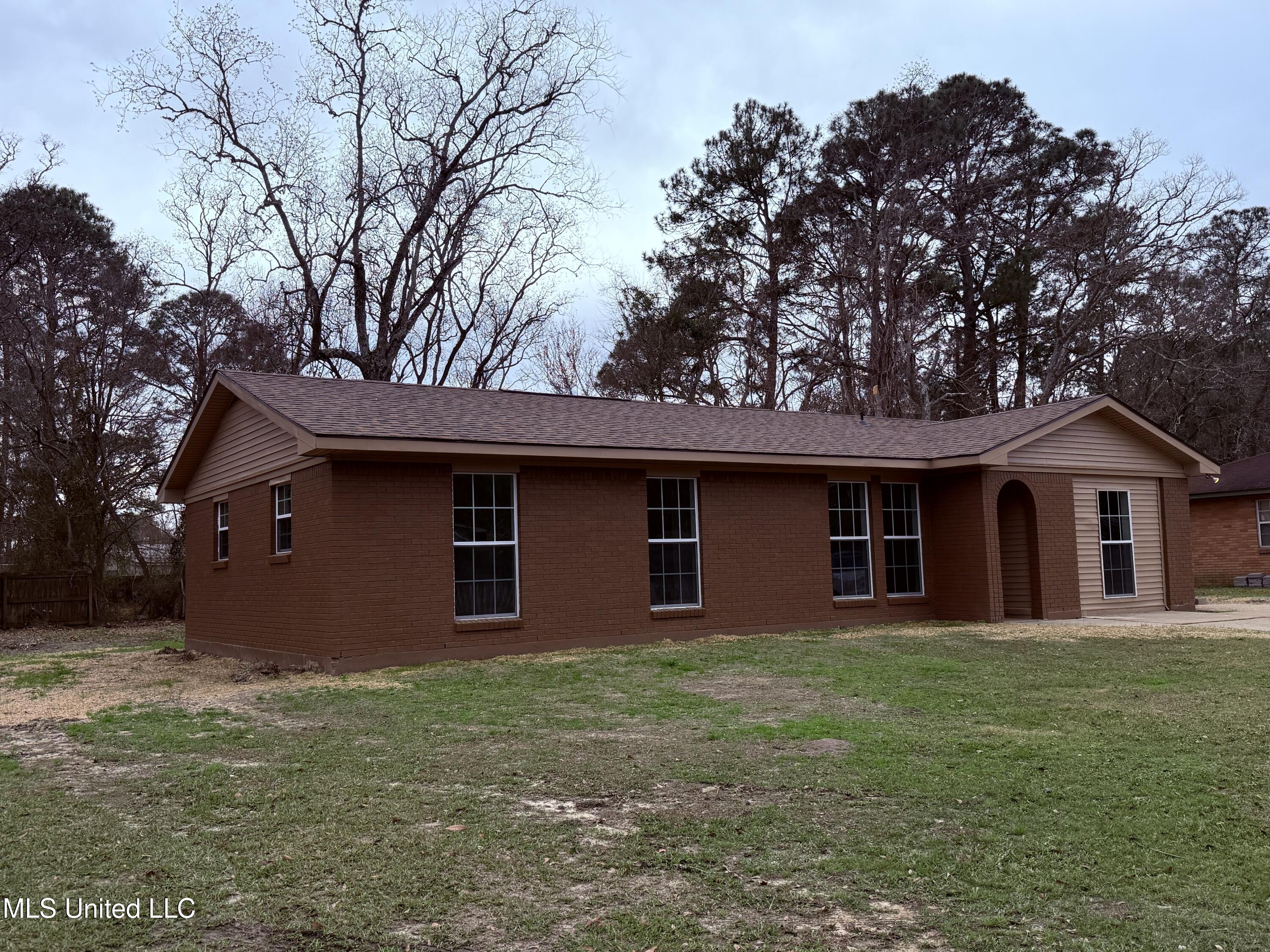 2021 University Street, Gautier, Mississippi image 2