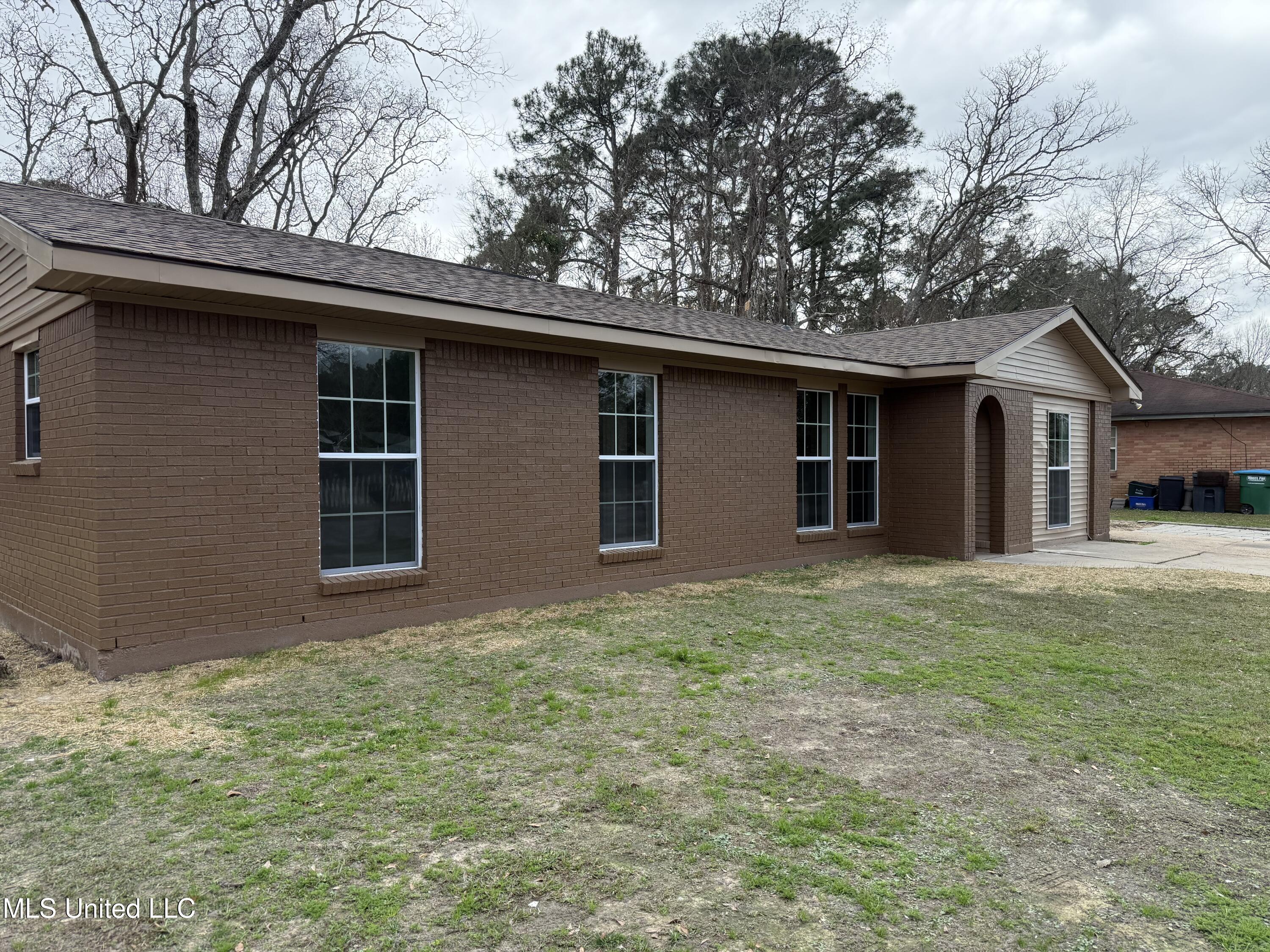 2021 University Street, Gautier, Mississippi image 4