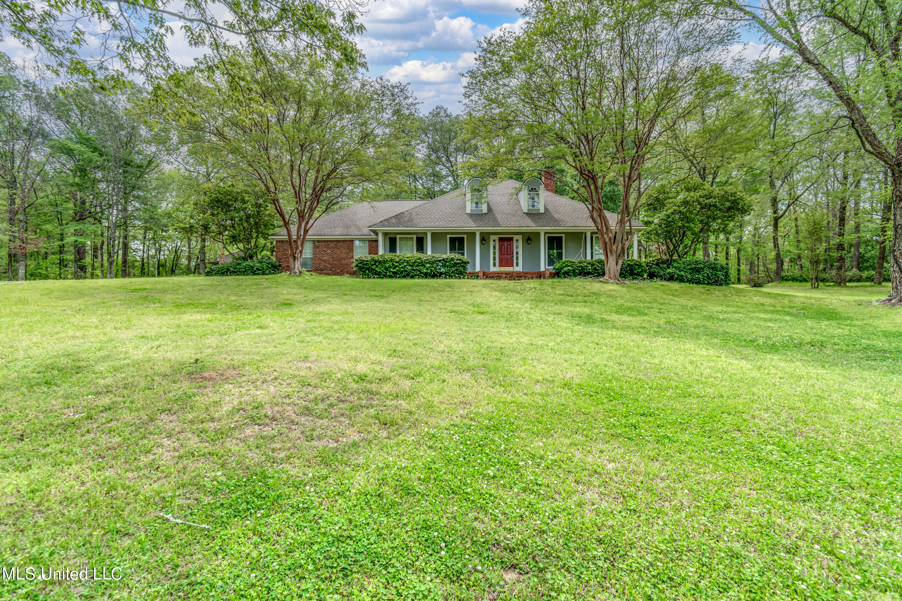 107 Falcon Ridge Drive, Raymond, Mississippi image 1