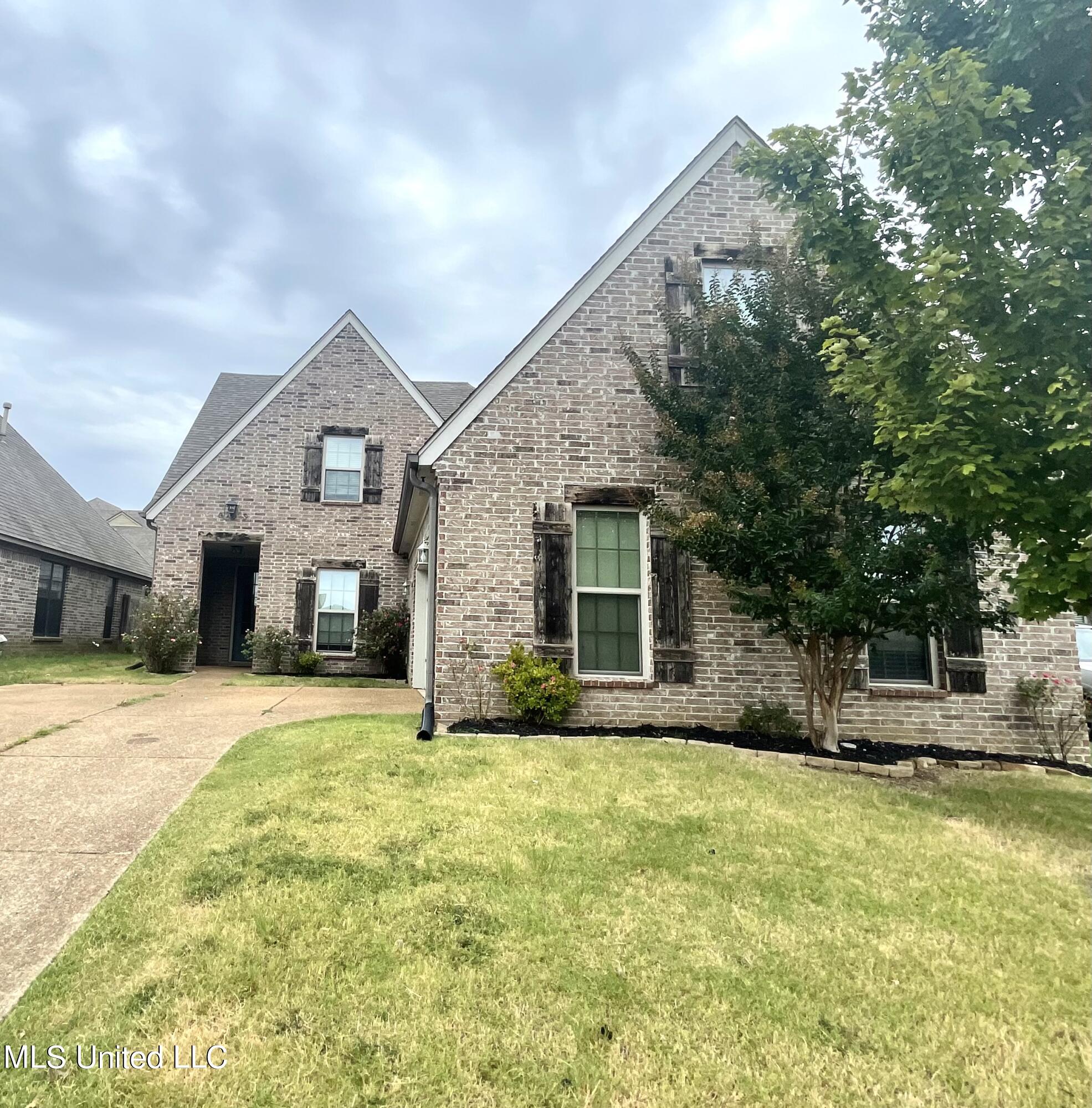 6819 Goldfinch Lane, Olive Branch, Mississippi image 2