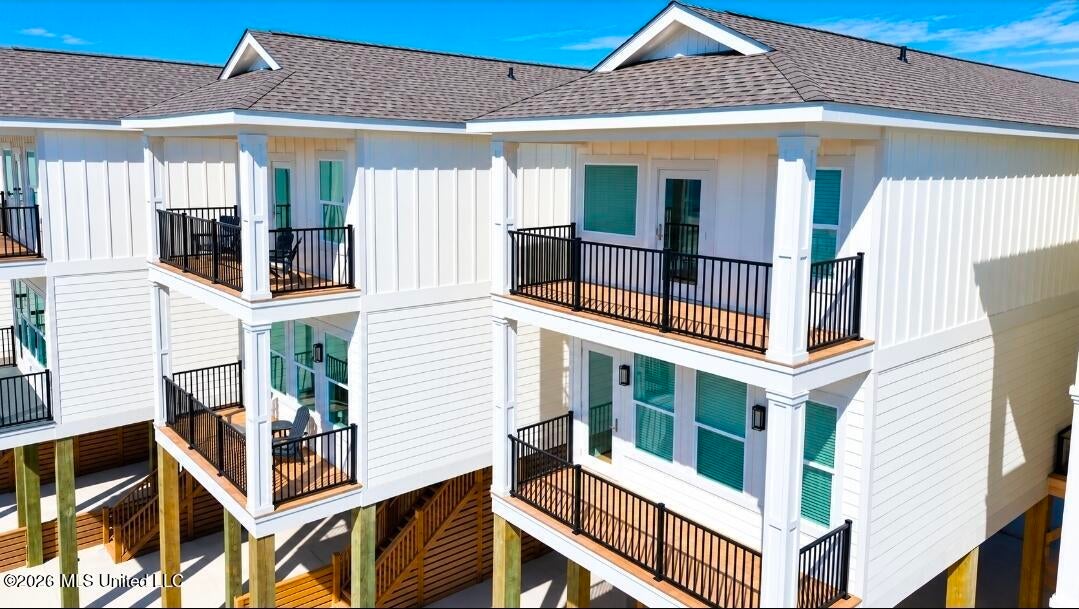 996 W Beach Boulevard