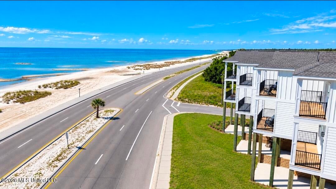 996 W Beach Boulevard