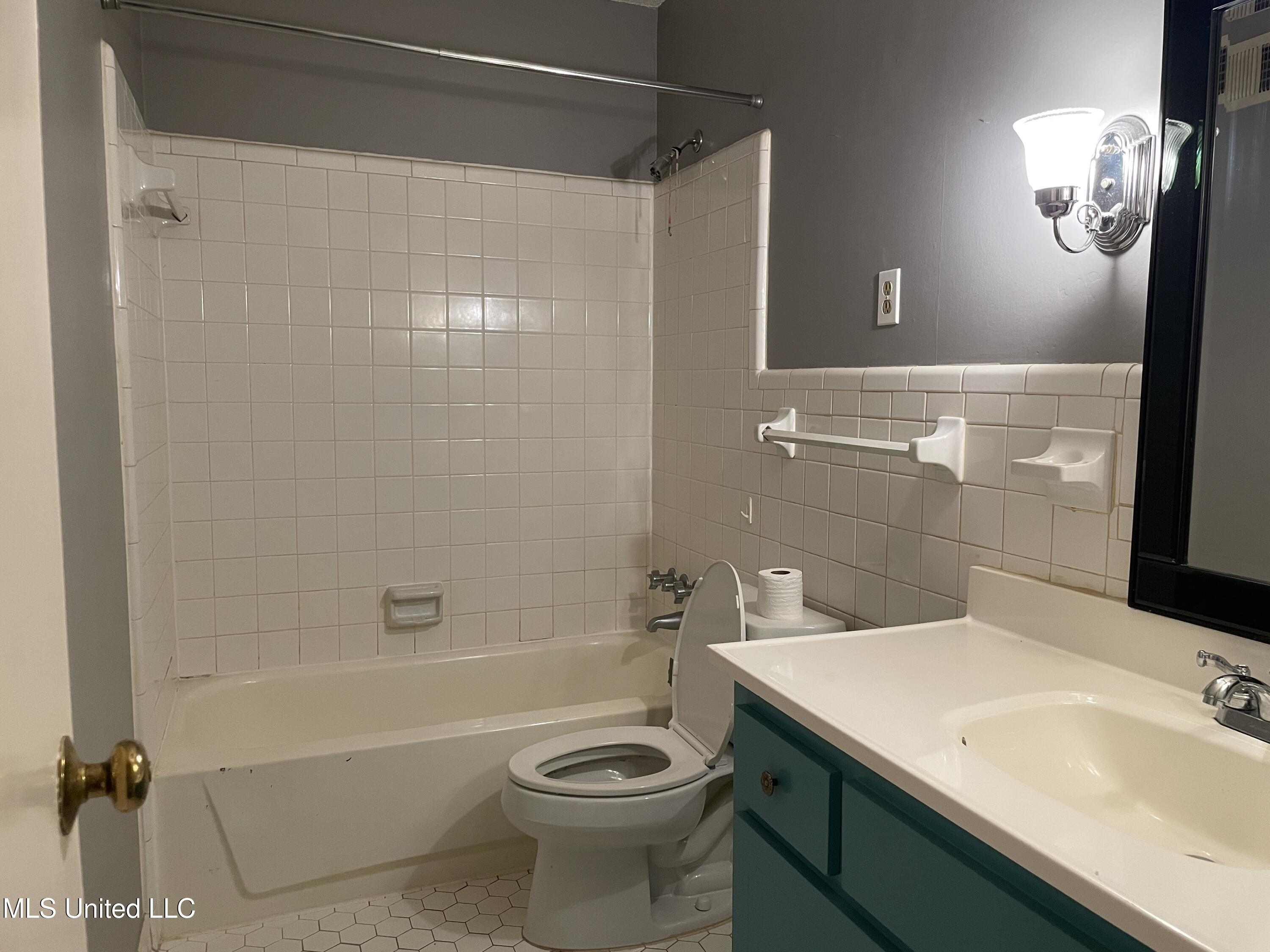 8699 Chesterfield Drive, Southaven, Mississippi image 6