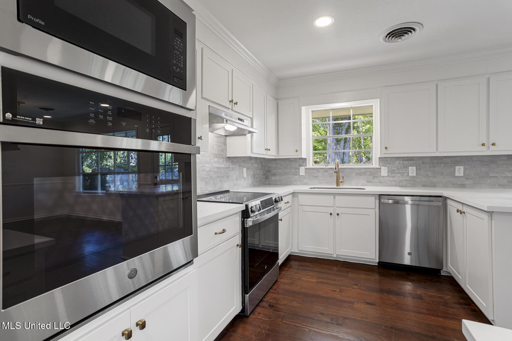 440 Armour Drive, Jackson, Mississippi image 10