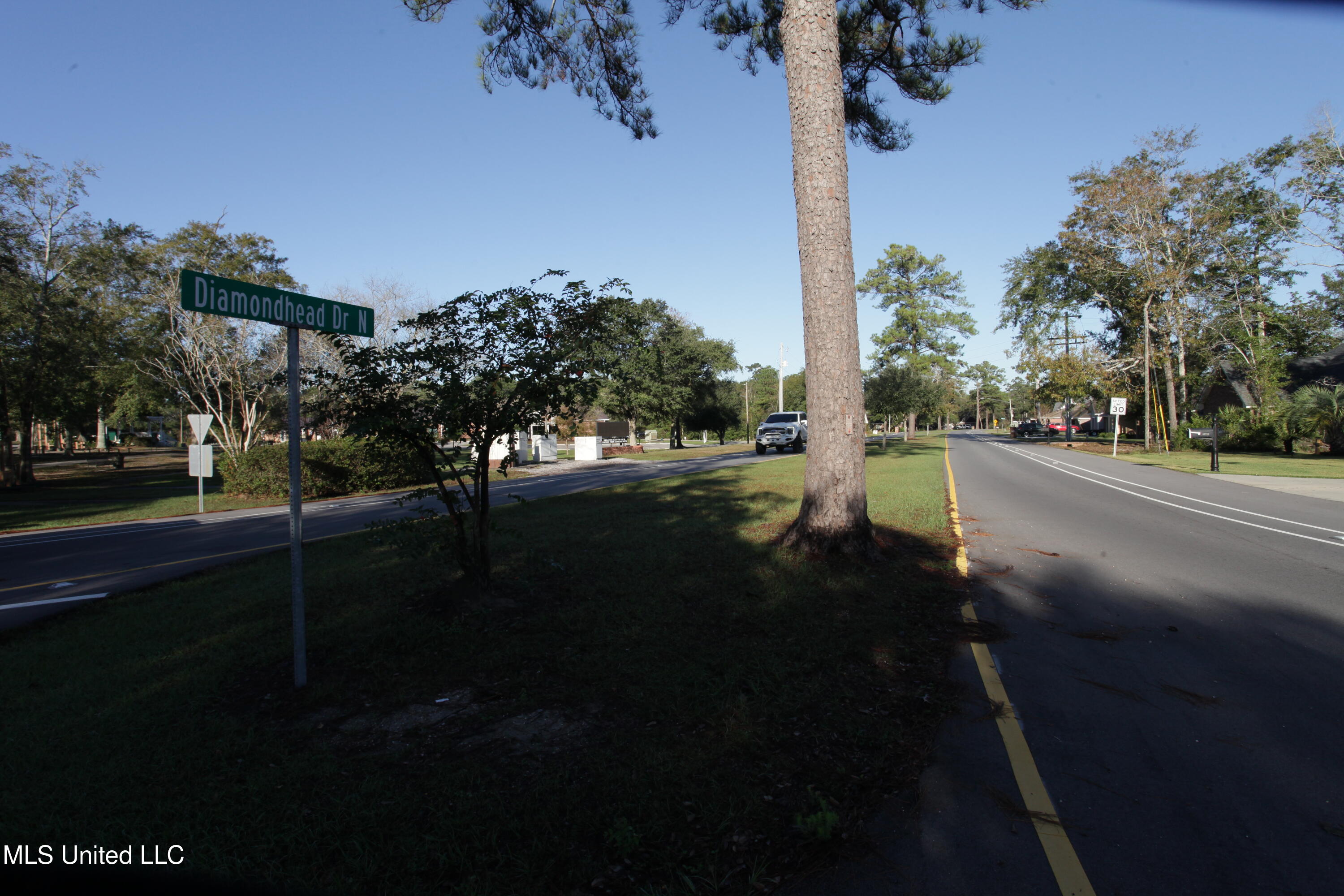 Kaleki Way, Diamondhead, Mississippi image 7