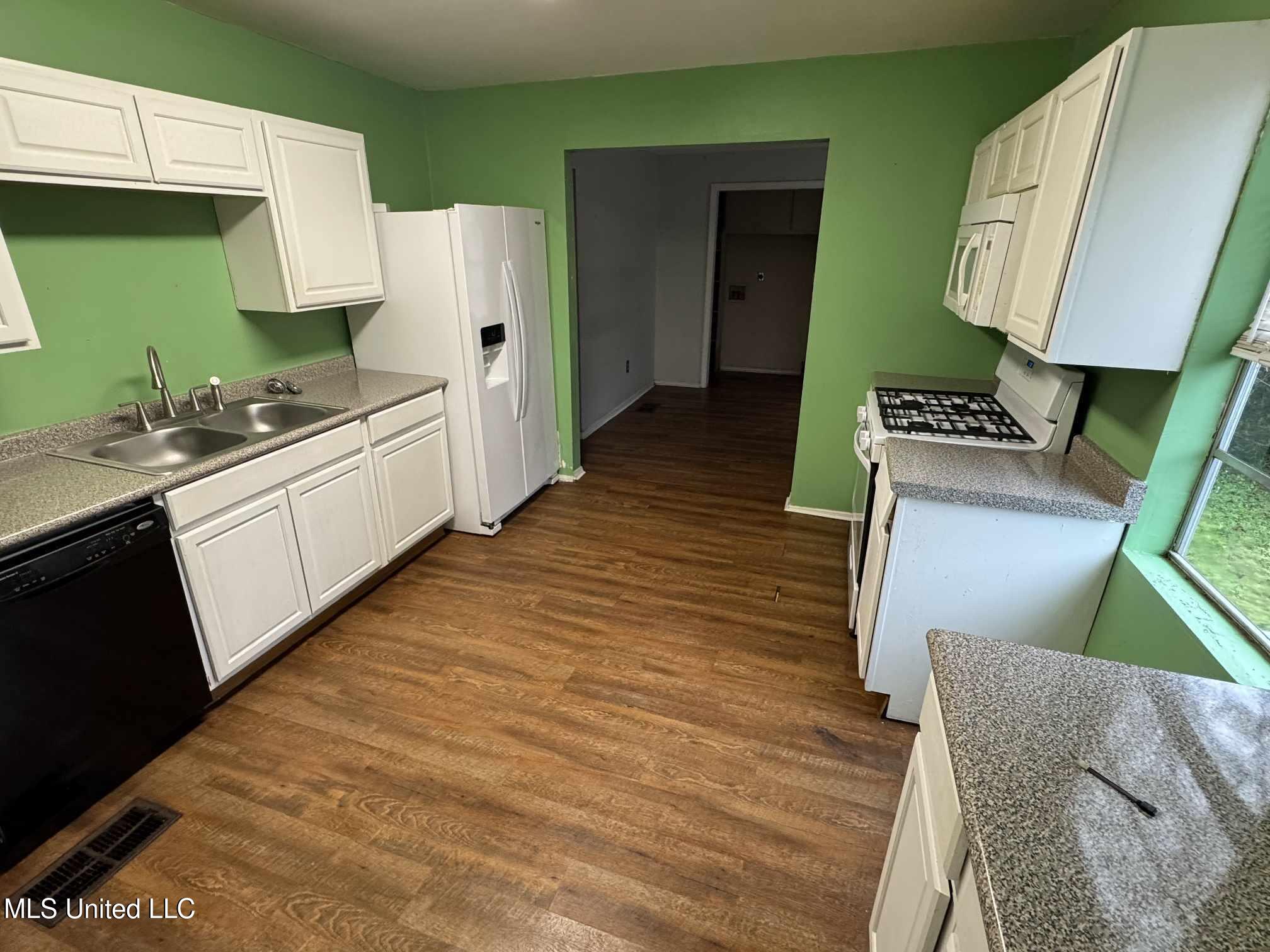 9816 Goodman Road, Olive Branch, Mississippi image 7