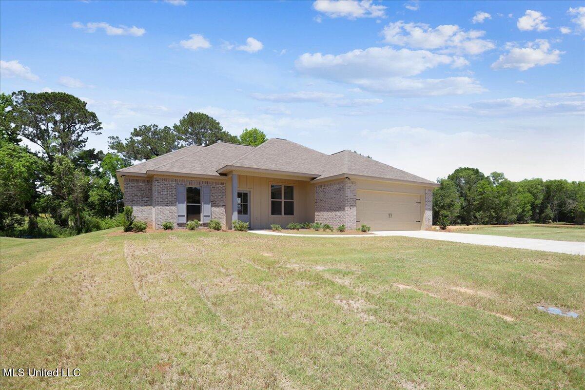 107 NE Adams Avenue, Magee, Mississippi image 2