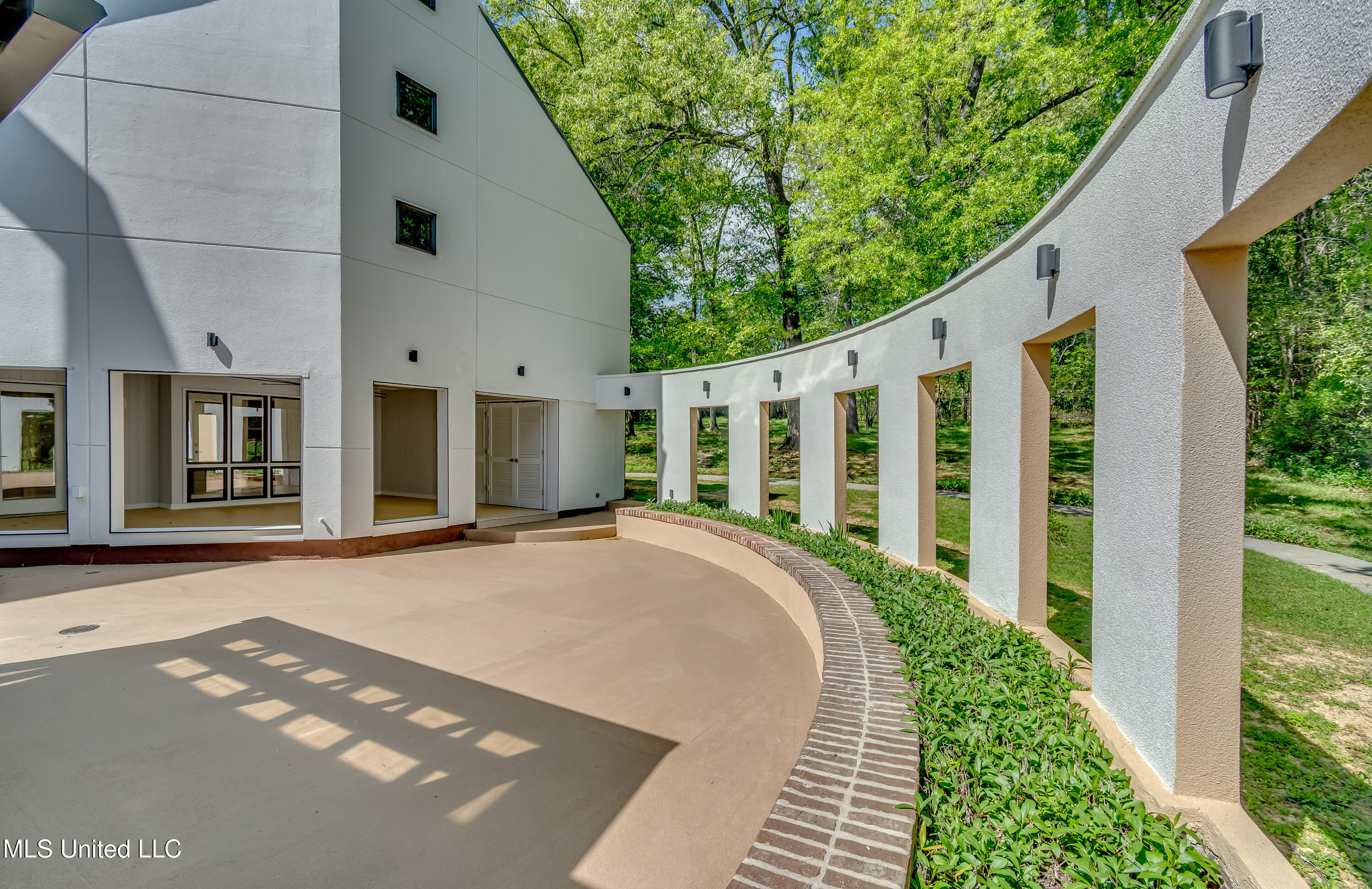 2426 Eastover Drive, Jackson, Mississippi image 22