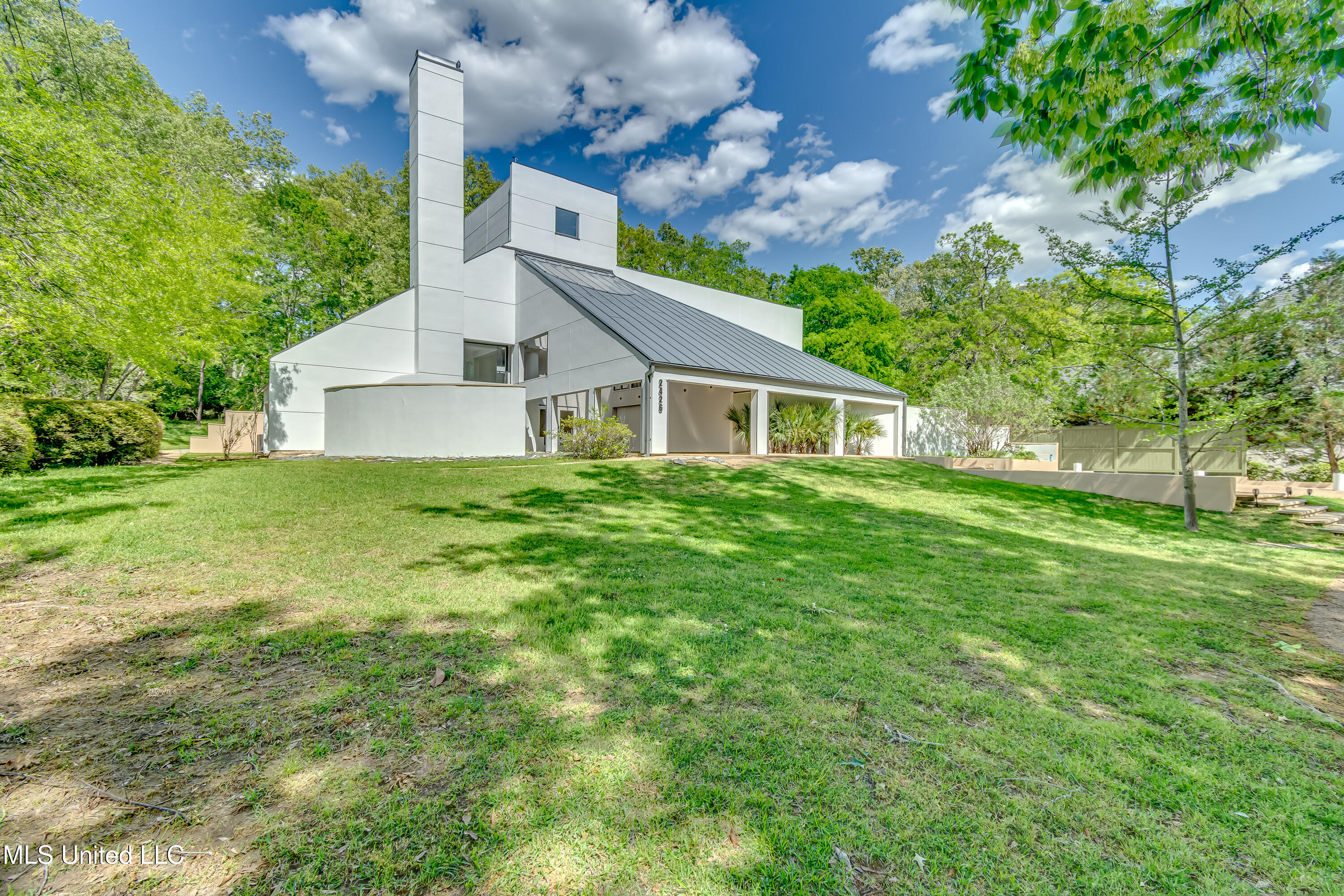 2426 Eastover Drive, Jackson, Mississippi image 4
