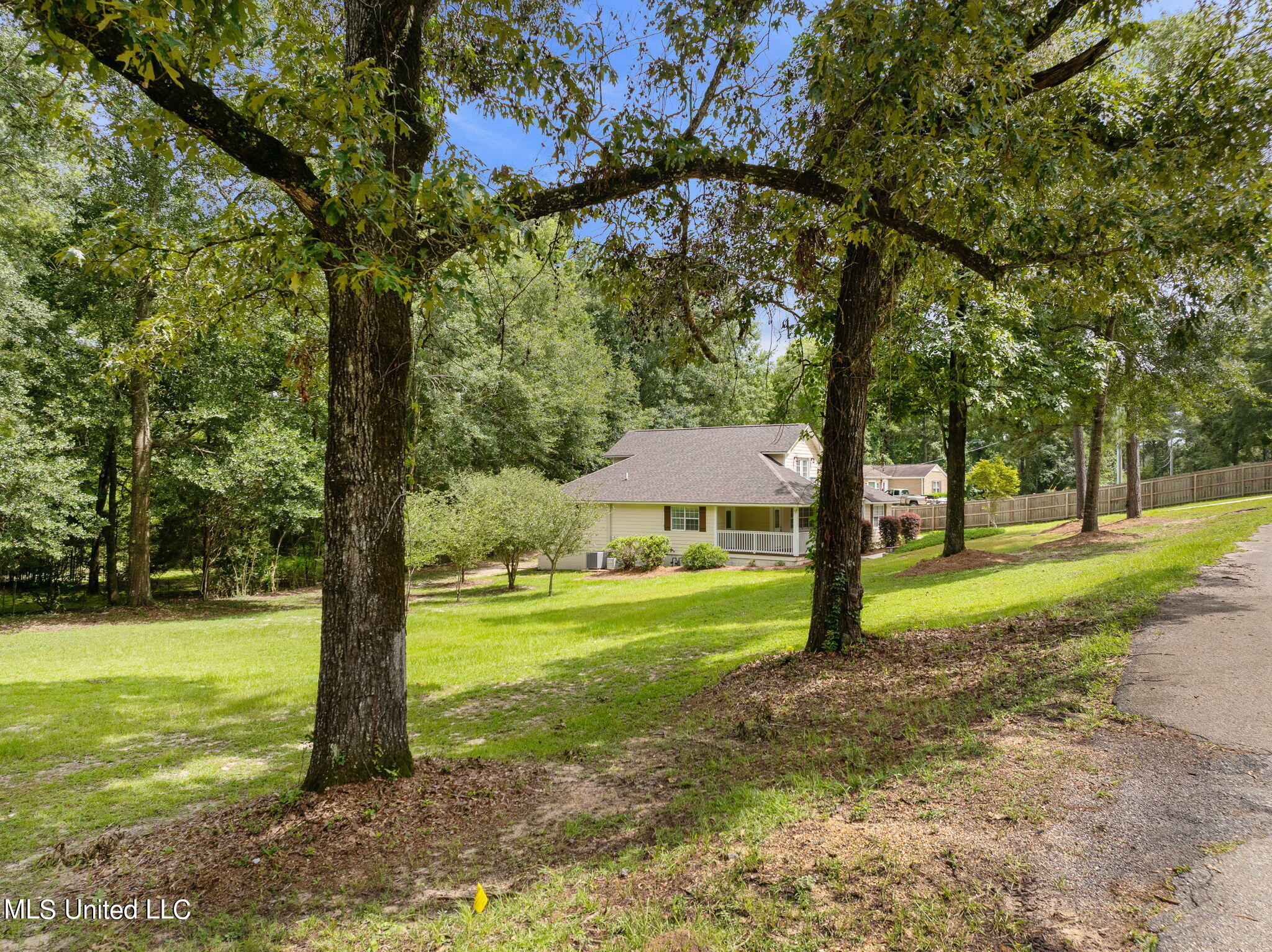 348 Elks Lake Road, Hattiesburg, Mississippi image 4