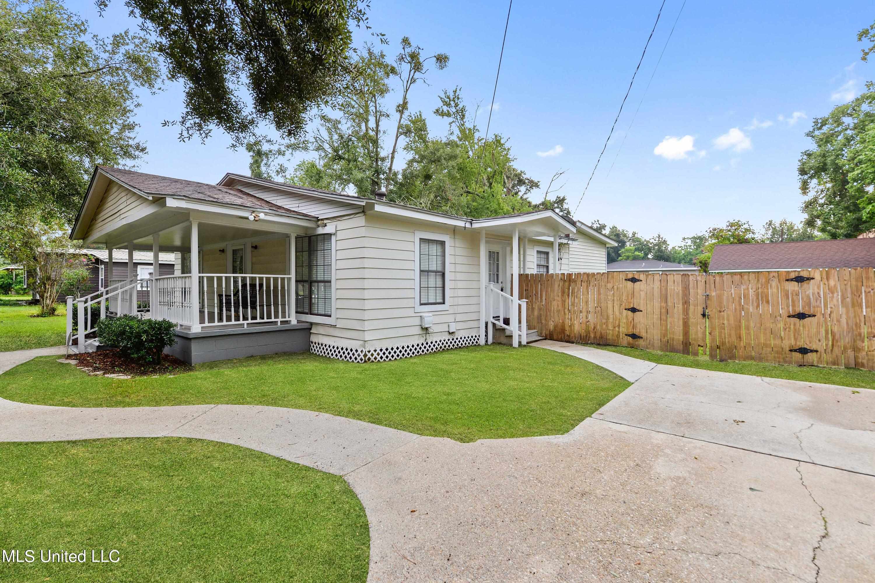 207 Mccaughan Avenue, Long Beach, Mississippi image 2