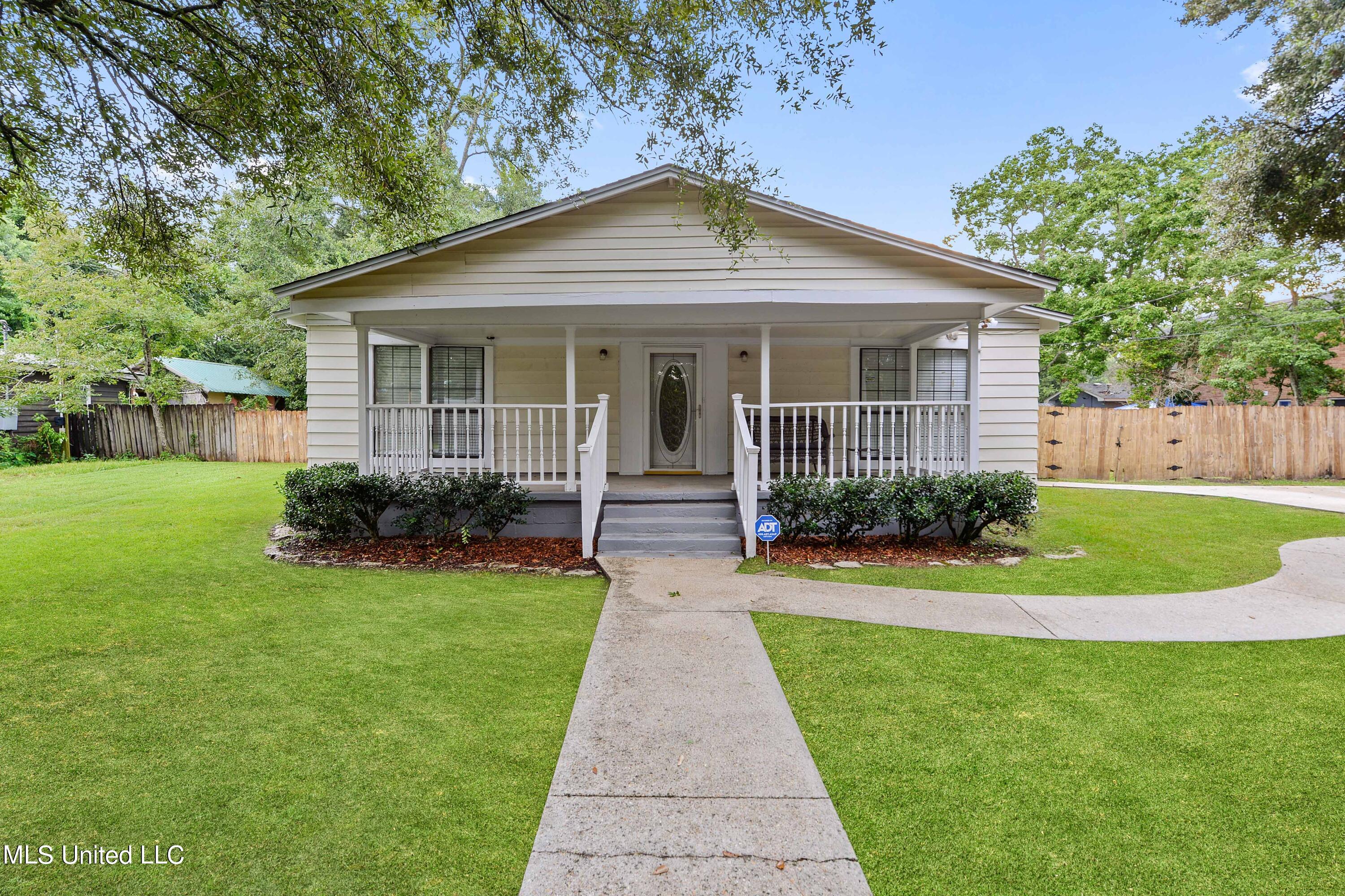 207 Mccaughan Avenue, Long Beach, Mississippi image 1