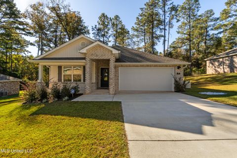 Homes For Sale - 29 Vermont Drive<br/> Forrest County, Petal, MS 39465