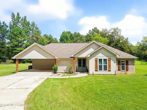 Homes For Sale - 172 E Bond Road<br/> Wiggins, MS 39577