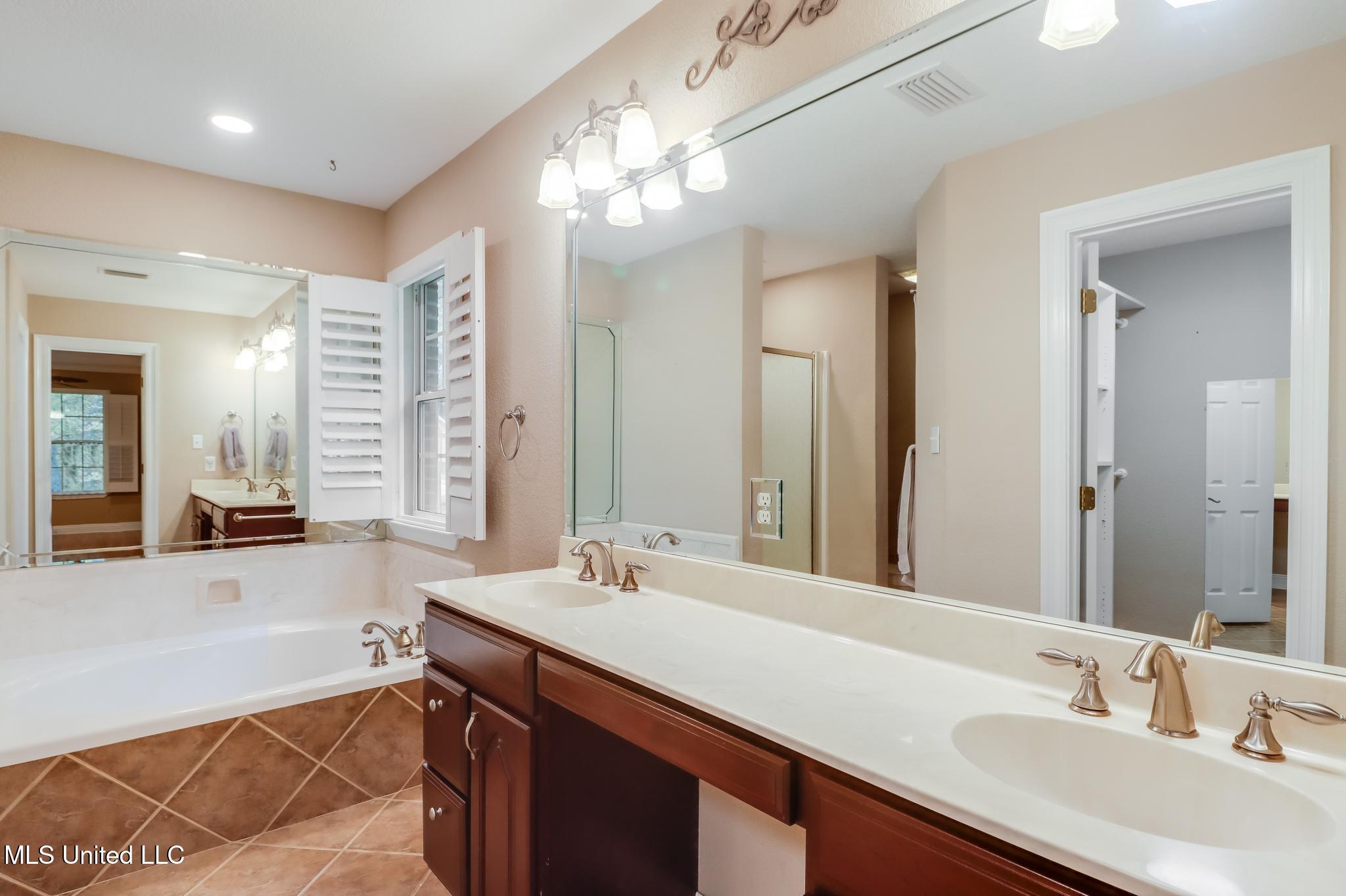 11607 Creekside Cove, Gulfport, Mississippi image 19