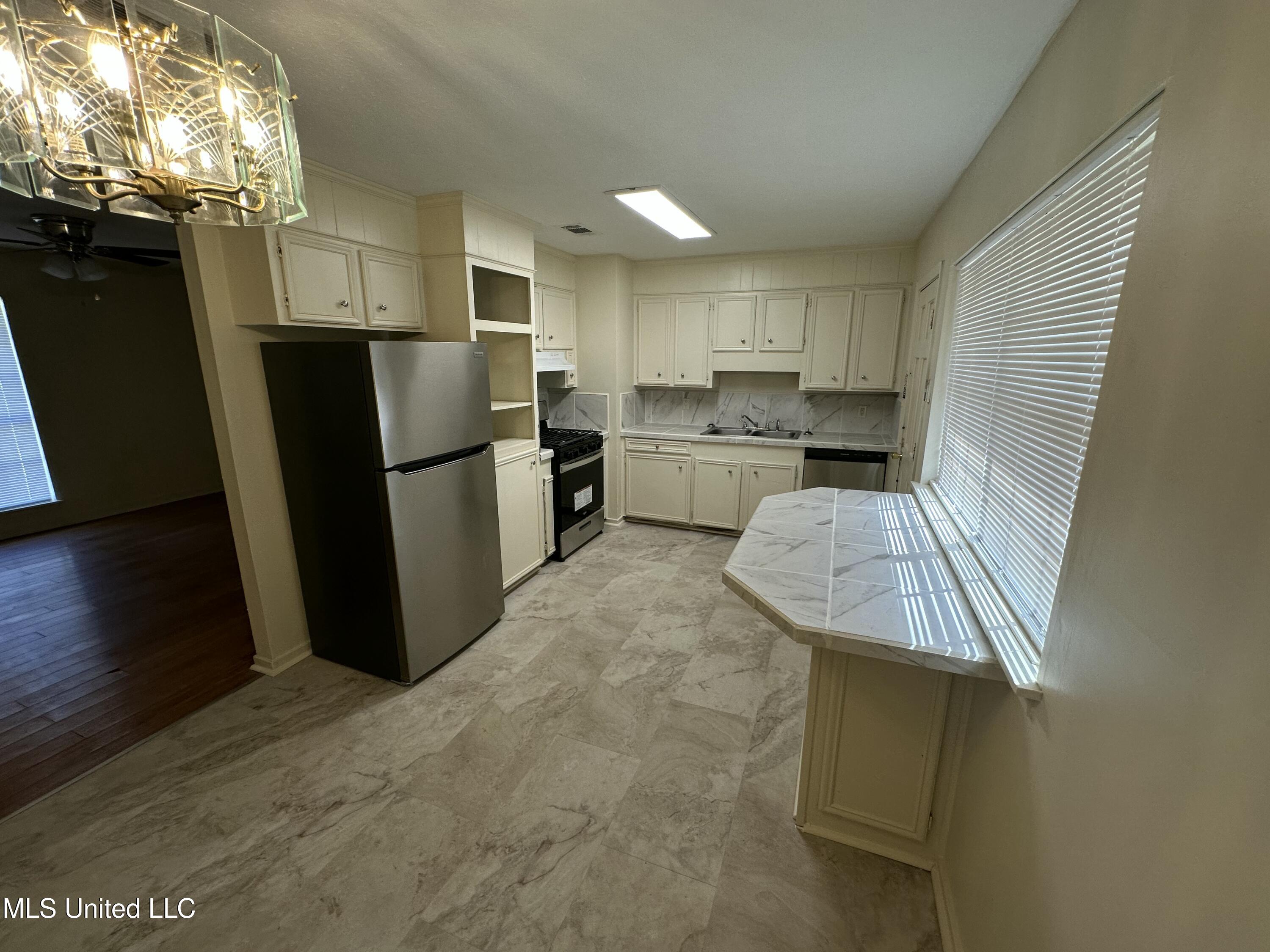 2835 Glenderry Street, Jackson, Mississippi image 7