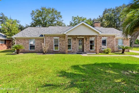 Single Family Residence in Biloxi MS 2490 Shore Drive.jpg