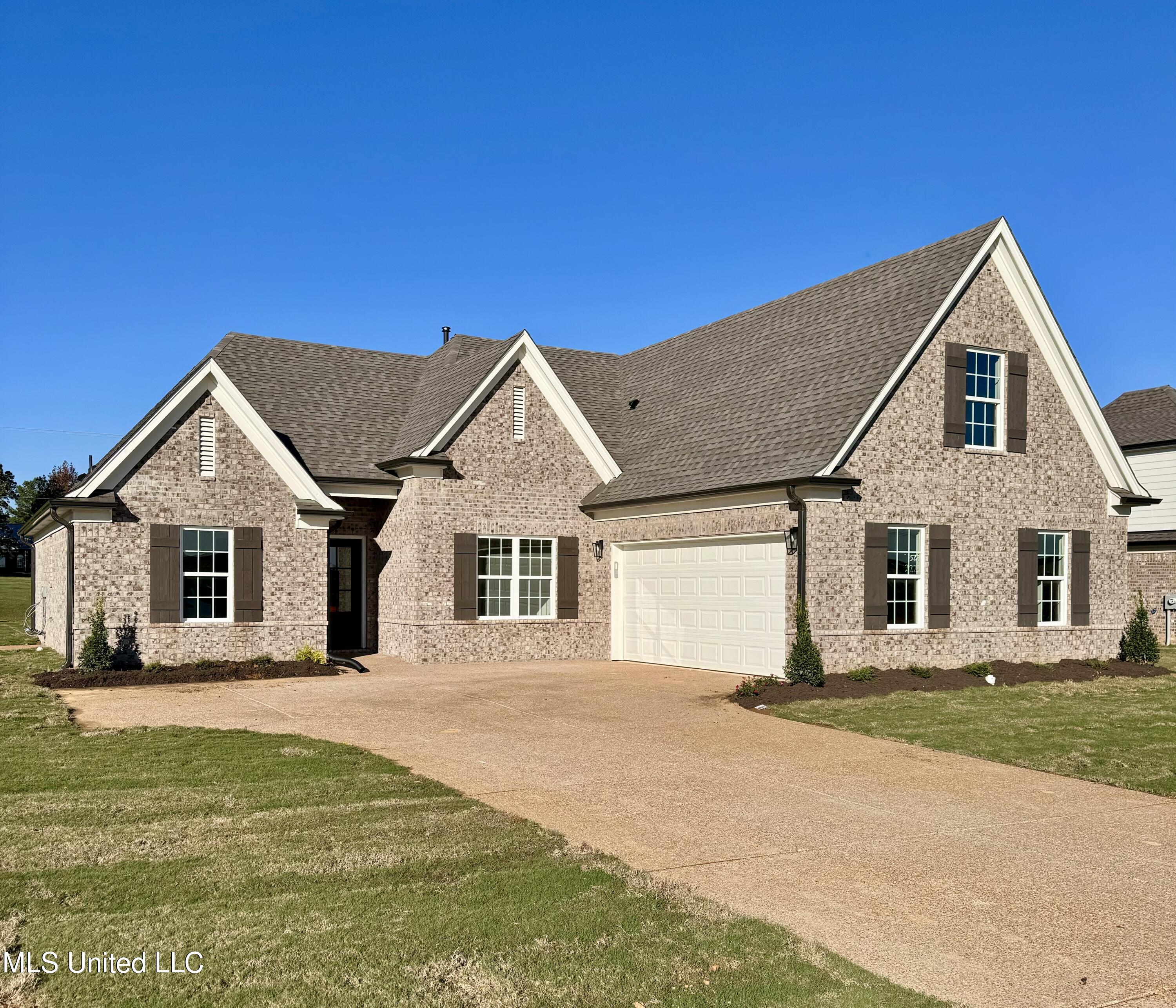 2222 Julianna Drive, Southaven, Mississippi image 2