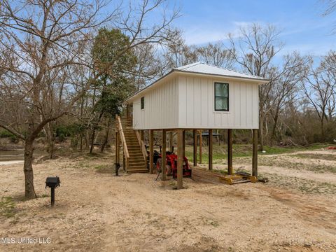 Homes For Sale - 161 Ryner Road<br/> Forrest County, Hattiesburg, MS 39402