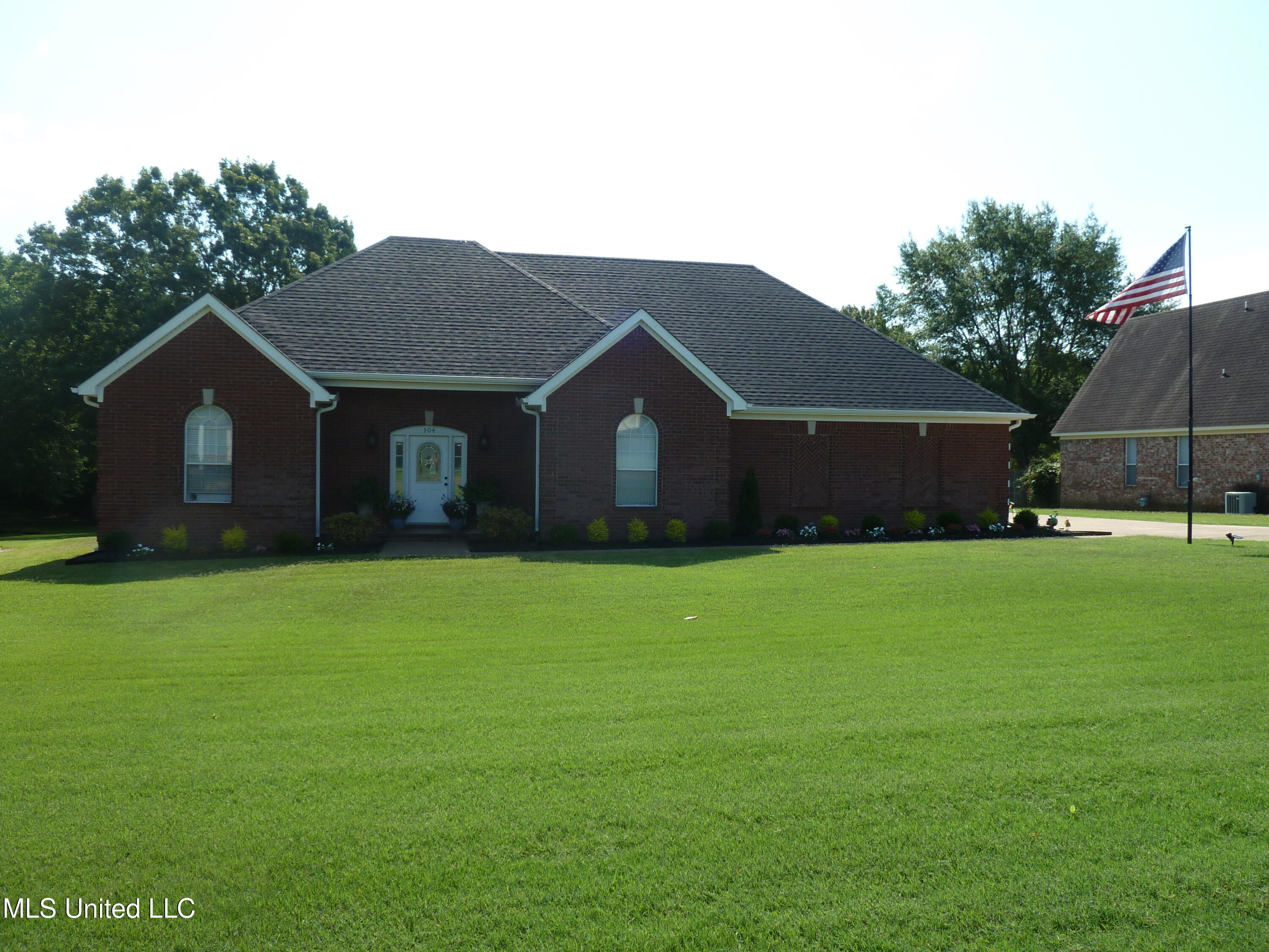 104 Leslie Drive, Senatobia, Mississippi image 1