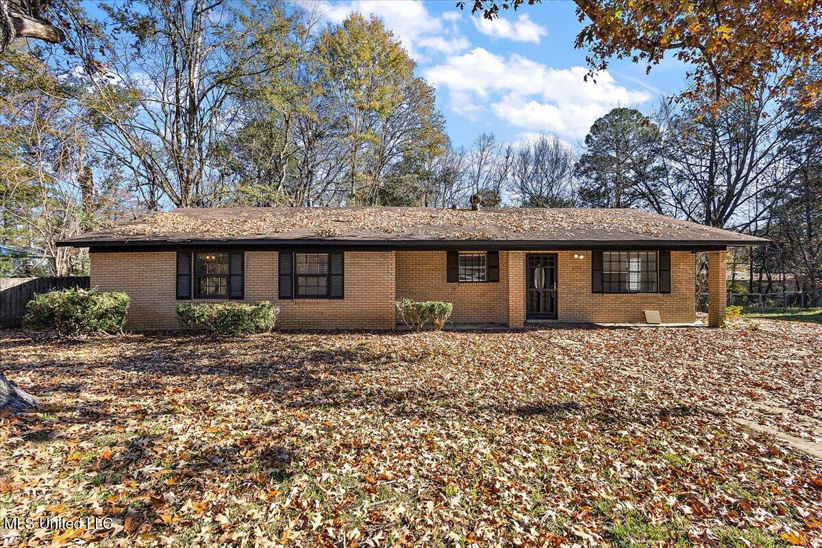 2710 Charleston Drive, Jackson, Mississippi image 1