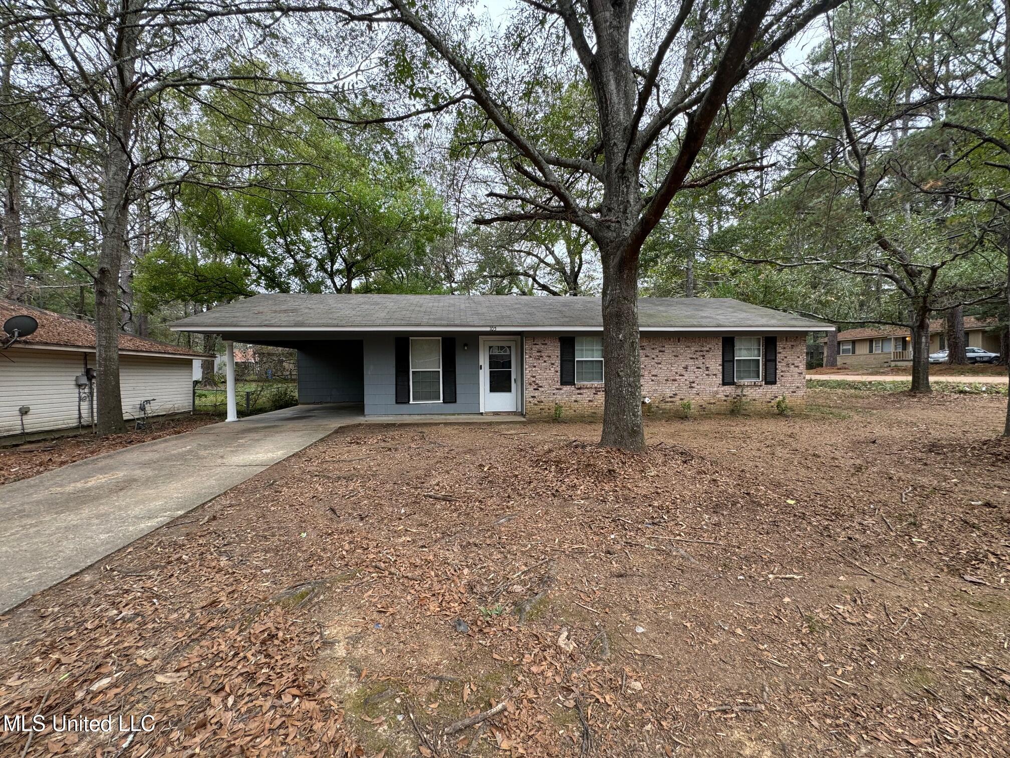 105 E Woodcrest Drive, Jackson, Mississippi image 1