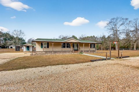 Mobile Home For Sale - 121 Lavelle Odom Road<br/> Pearl River County, Poplarville, MS 39470